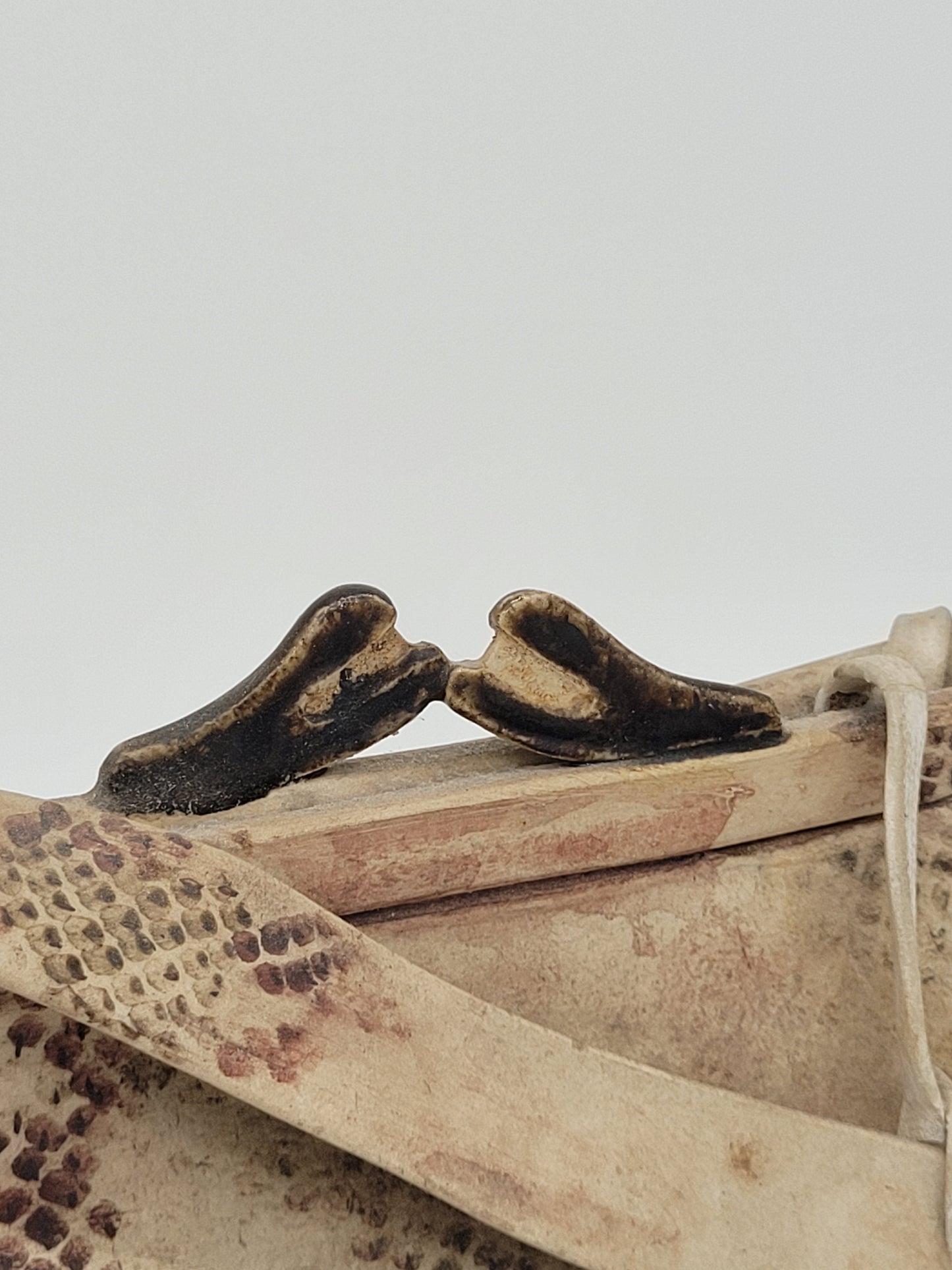 Keramik Figur Skulptur einer Umhängetasche Vintage Handgefertigt