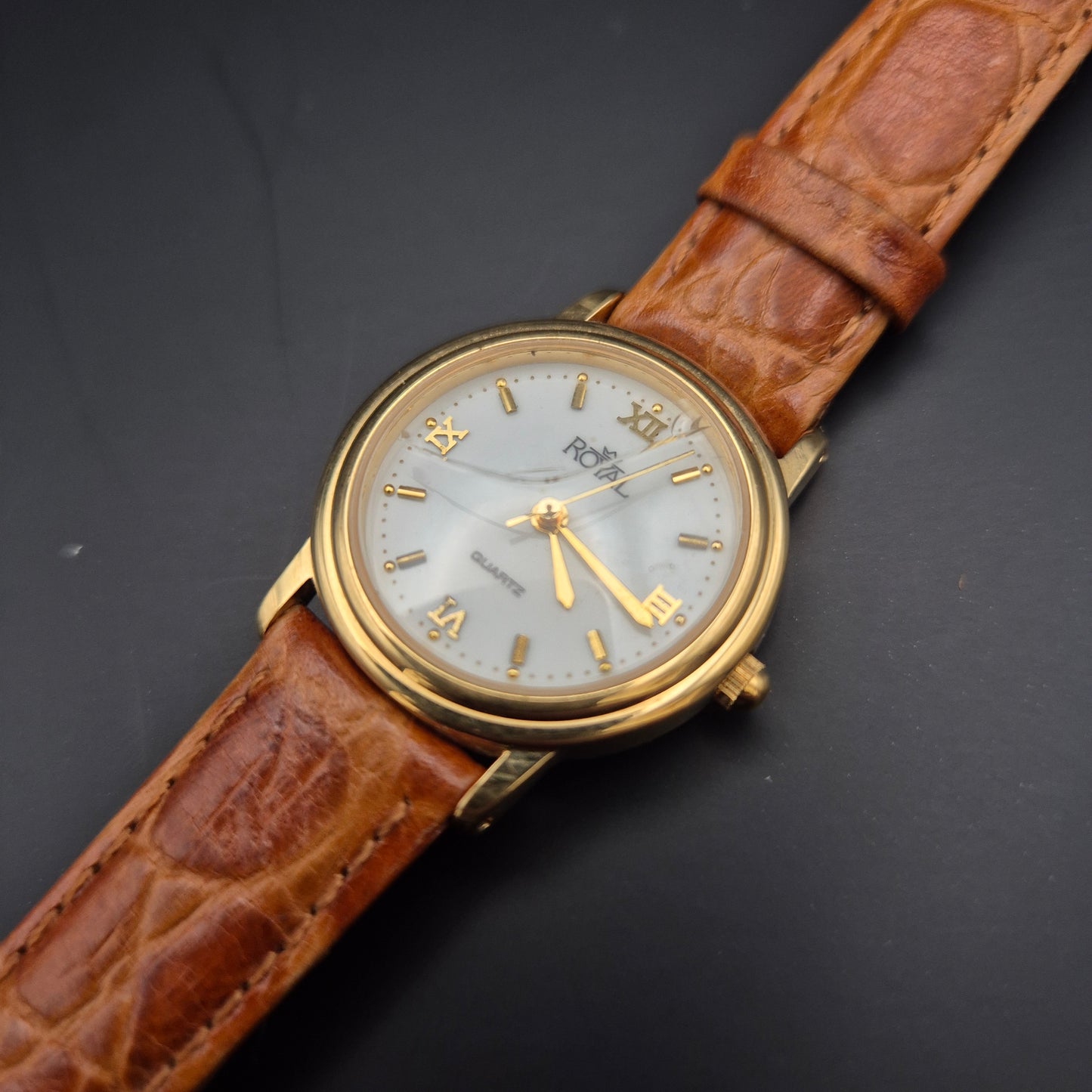 Klassische Royal Damen Uhr – Elegantes Design mit Lederarmband