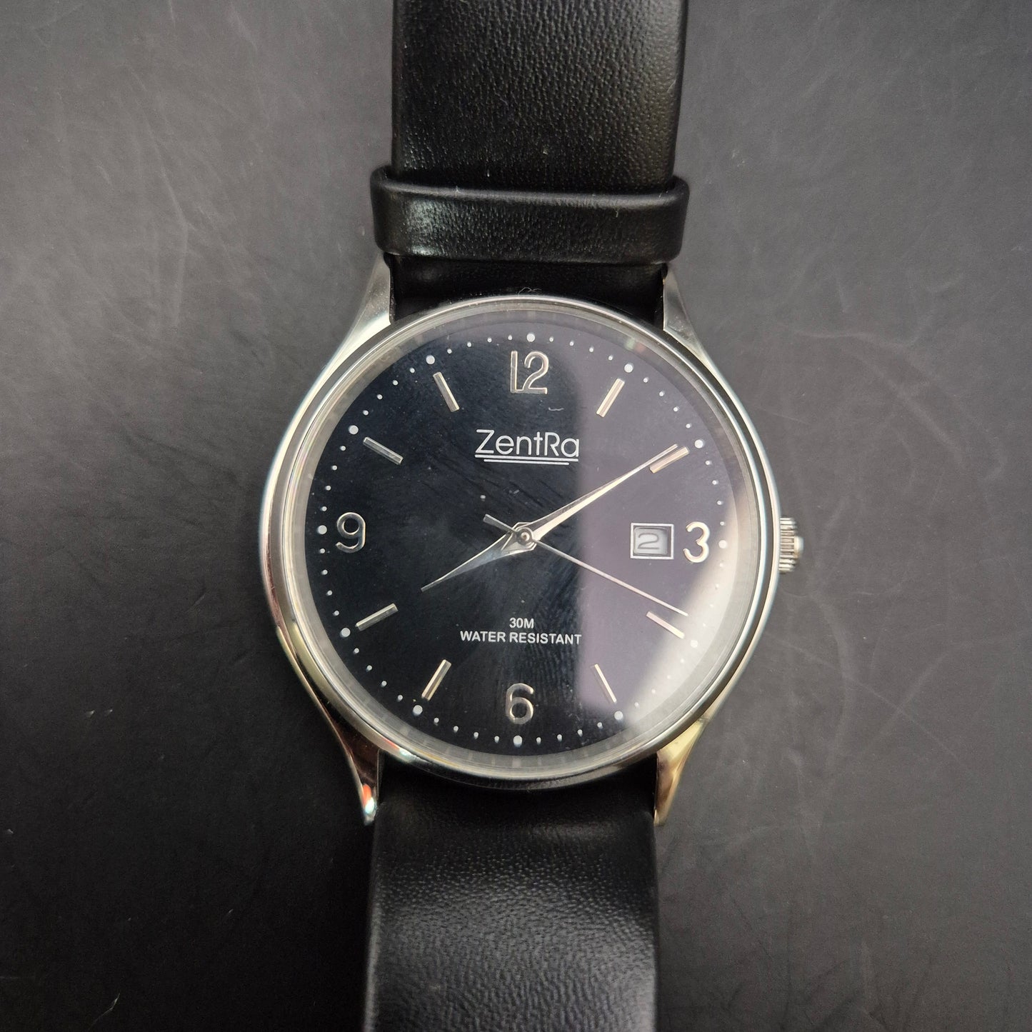 Zentra Herren Uhr – Klassisches Edelstahlgehäuse & schwarzes Zifferblatt