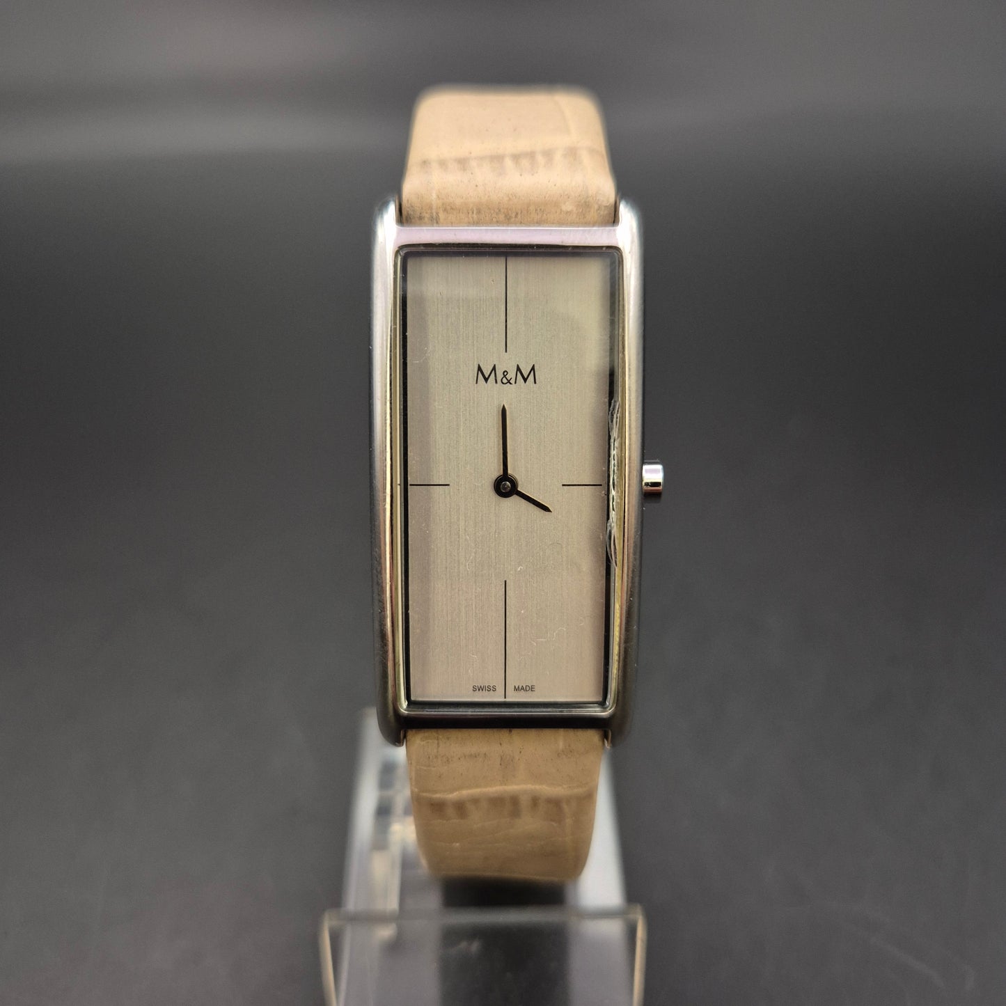 M&M Damen Uhr – Rechteckiges Edelstahlgehäuse im minimalistischen Stil