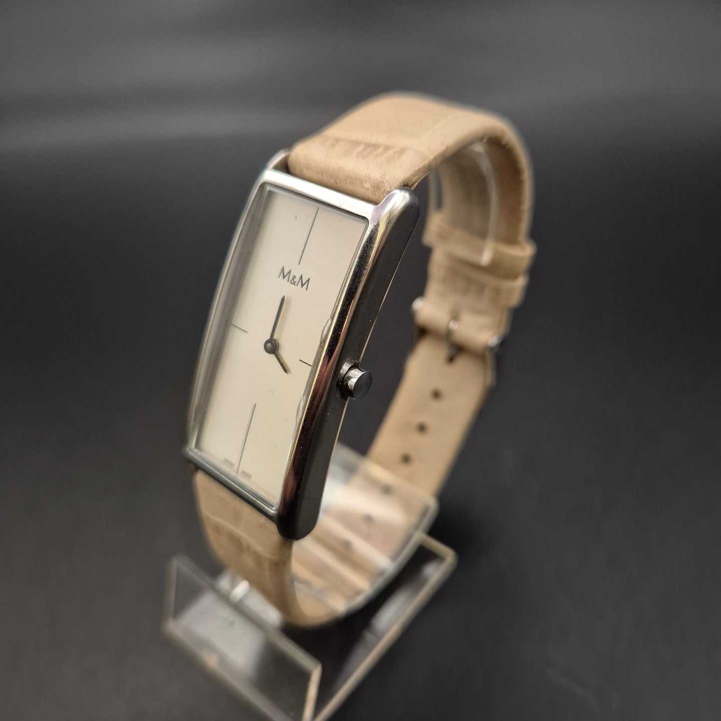 M&M Damen Uhr – Rechteckiges Edelstahlgehäuse im minimalistischen Stil