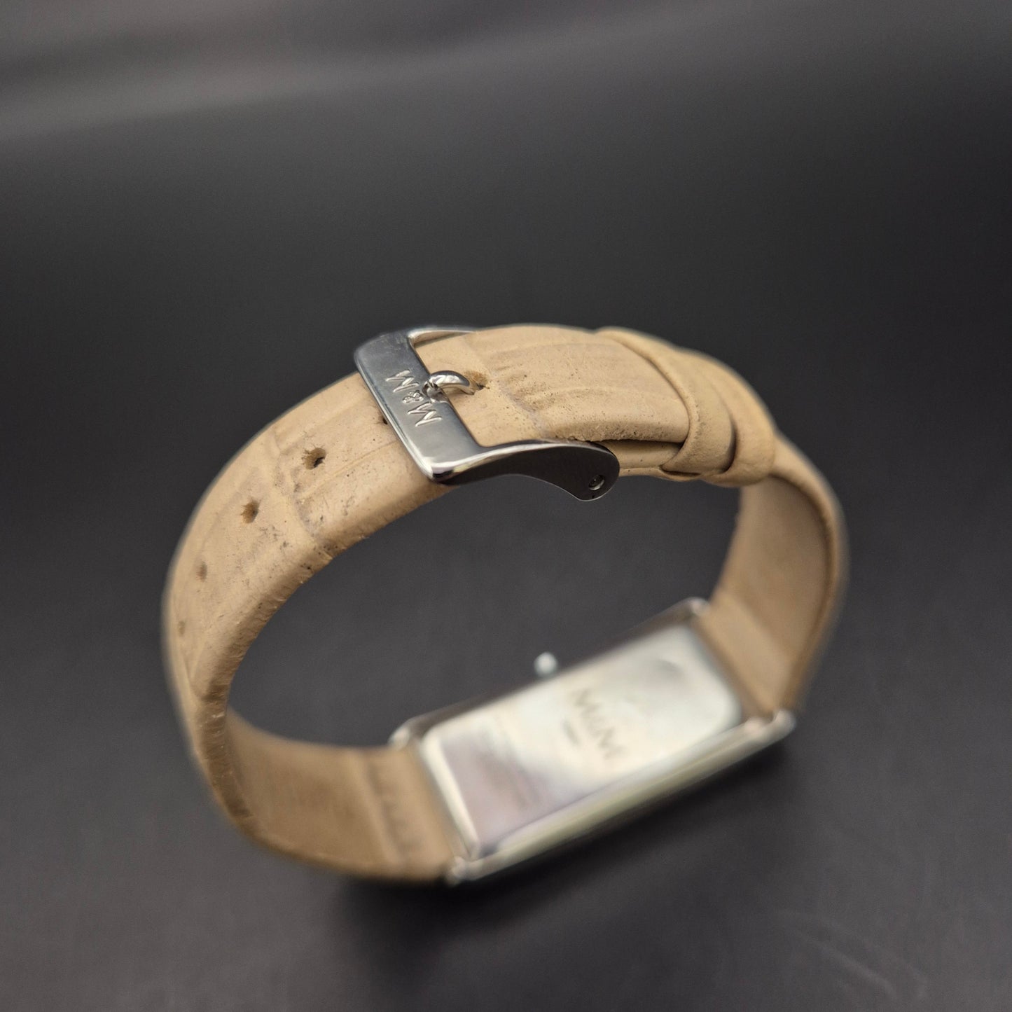 M&M Damen Uhr – Rechteckiges Edelstahlgehäuse im minimalistischen Stil