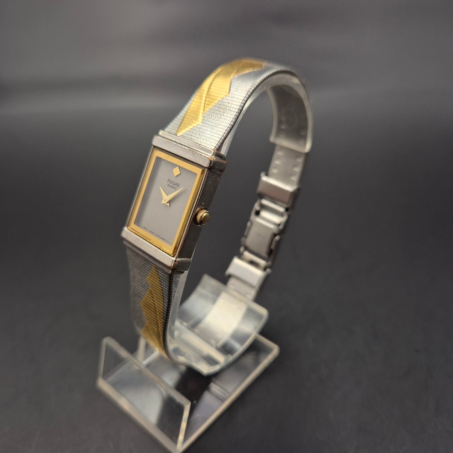 Pulsar Damen Uhr – Elegantes Quarzmodell mit rechteckigem Gehäuse