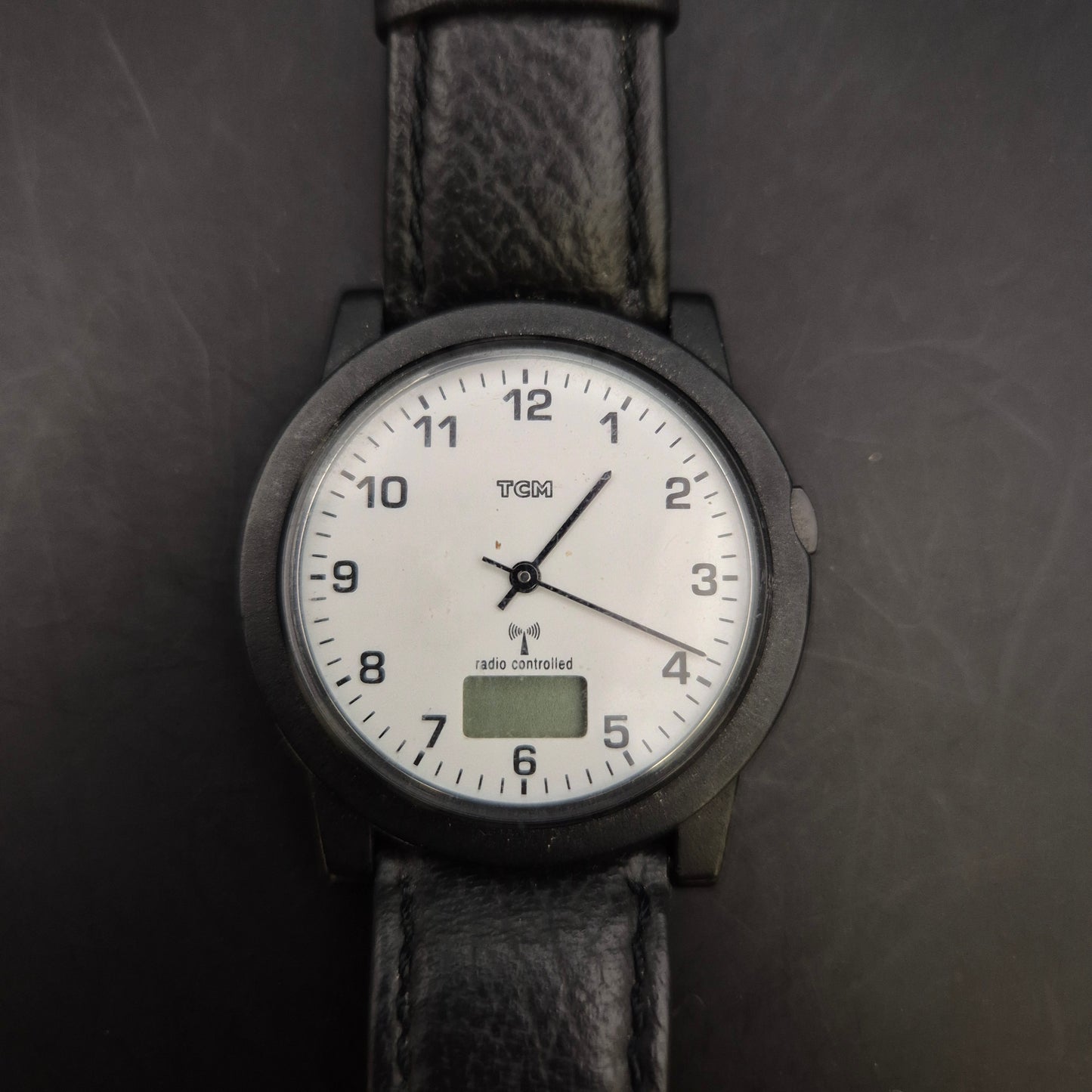 Schlichte TCM Funkuhr Herrenuhr – Klassisches Design mit digitalem Detail