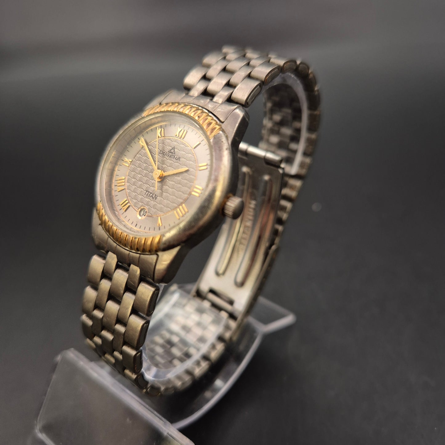 Zweifarbige Eugenia Titan Herren Uhr – Klassisches Design mit Datumsanzeige