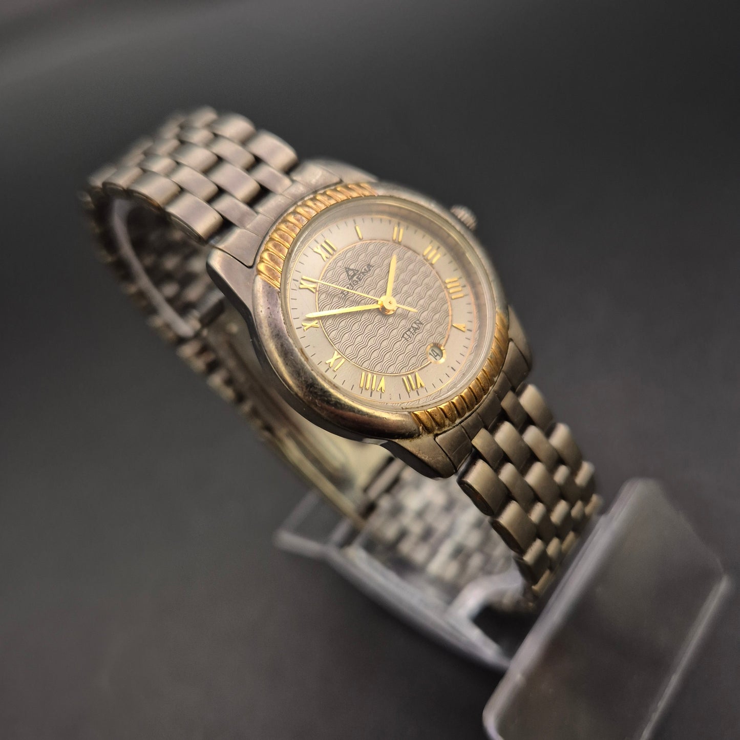 Zweifarbige Eugenia Titan Herren Uhr – Klassisches Design mit Datumsanzeige