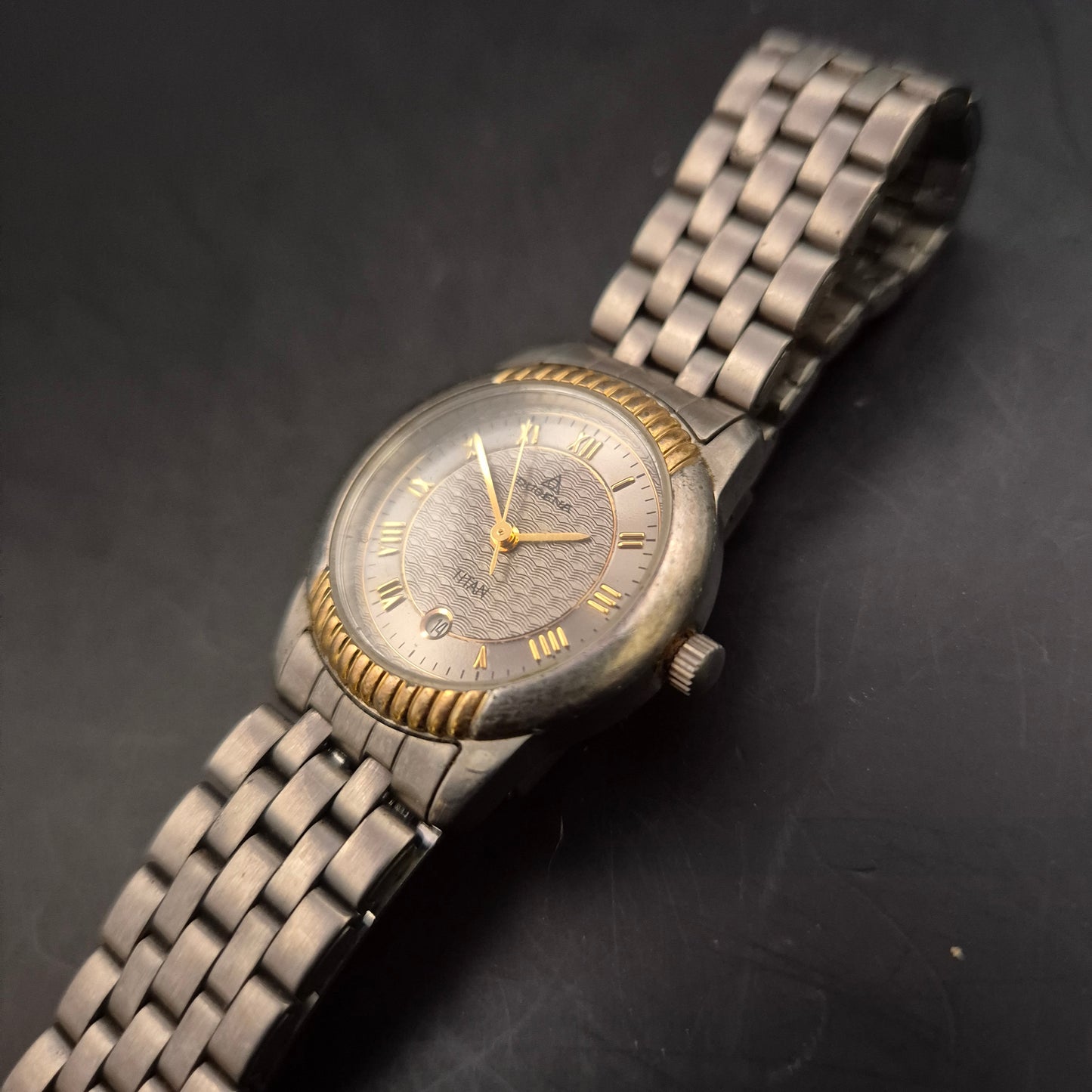 Zweifarbige Eugenia Titan Herren Uhr – Klassisches Design mit Datumsanzeige