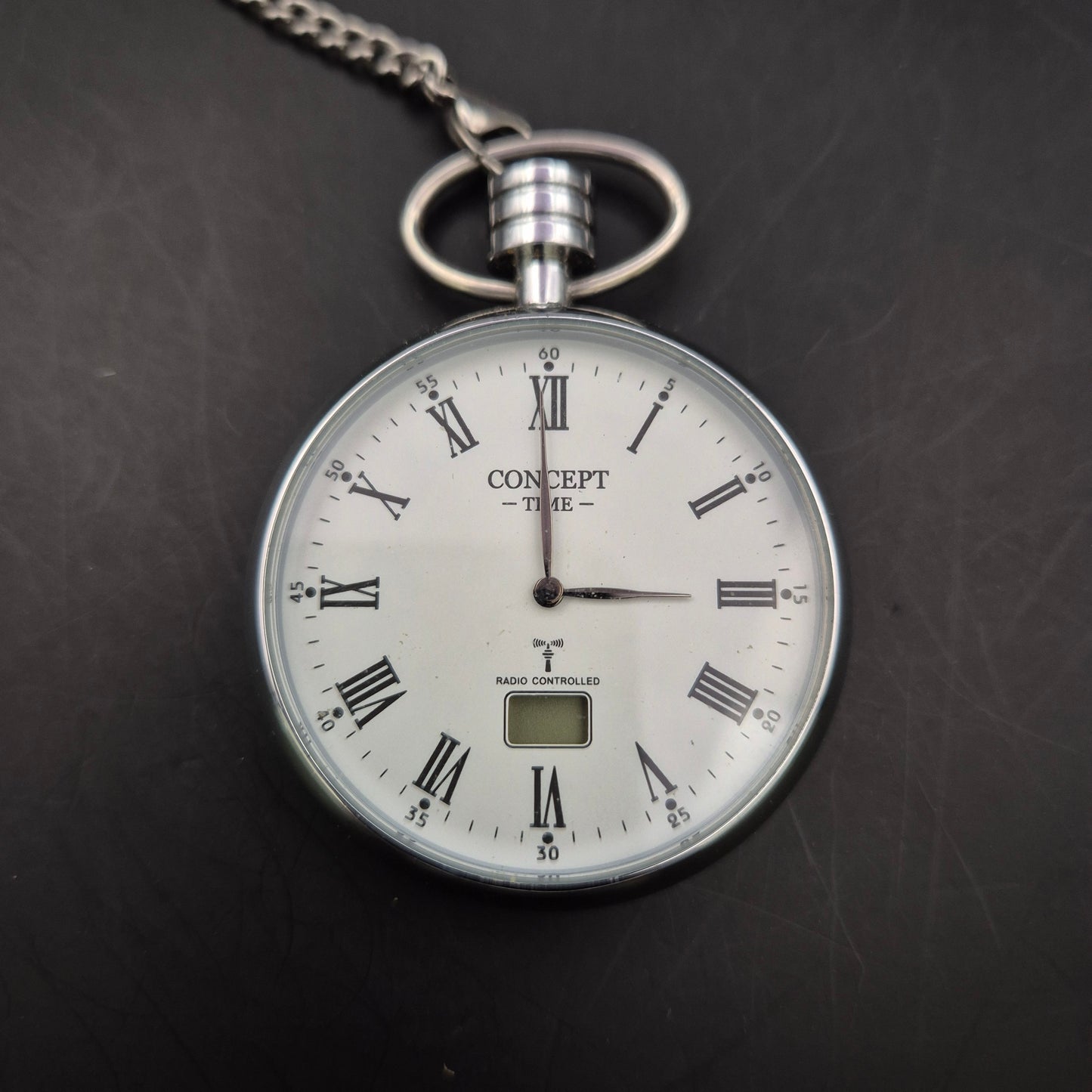 Funkgesteuerte Concept Time Taschenuhr – Klassisch & Präzise