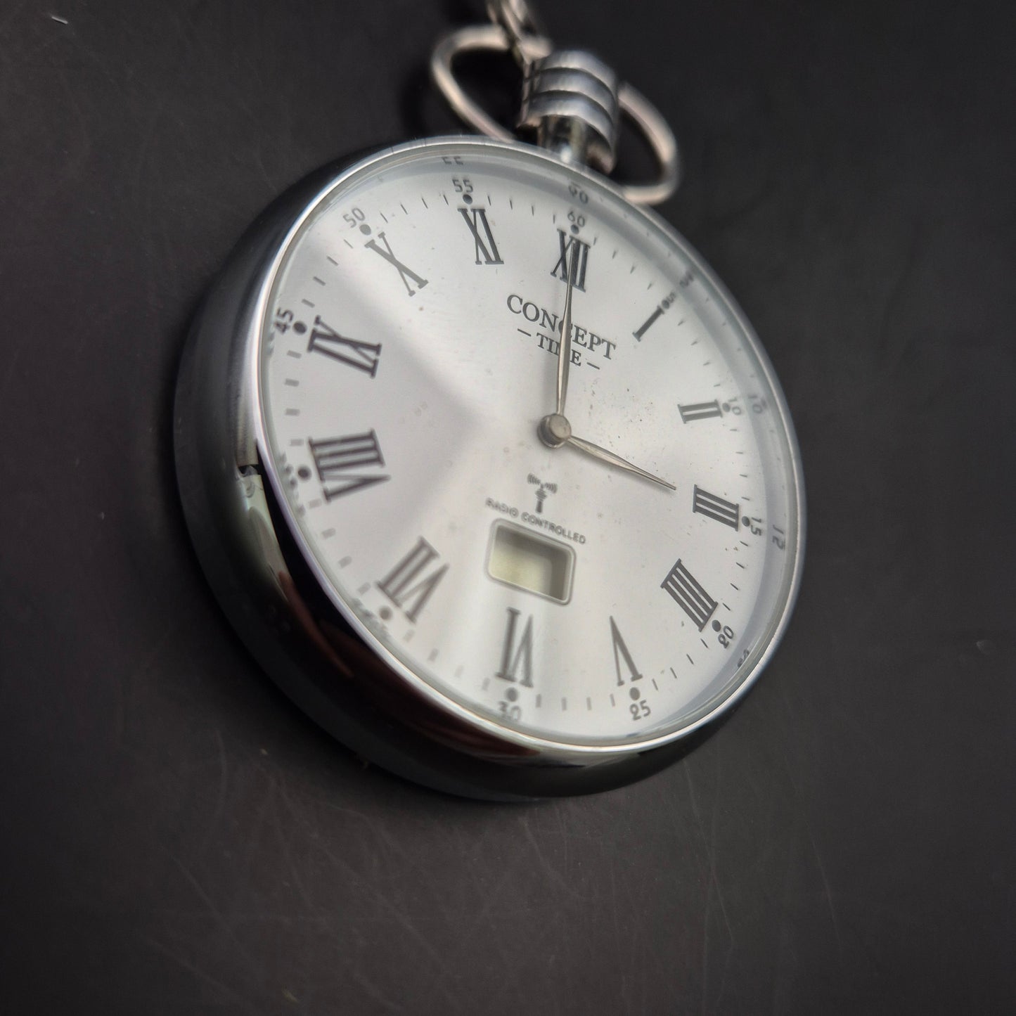 Funkgesteuerte Concept Time Taschenuhr – Klassisch & Präzise