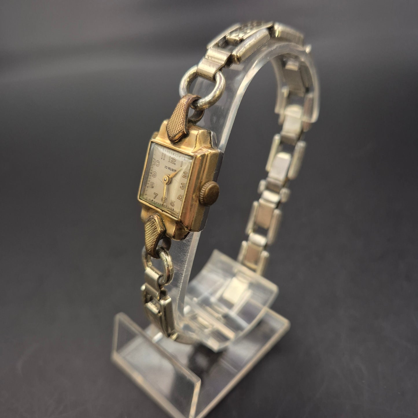 Antike Damen Uhr mit 10 Rubis – Goldton & Rechteckgehäuse