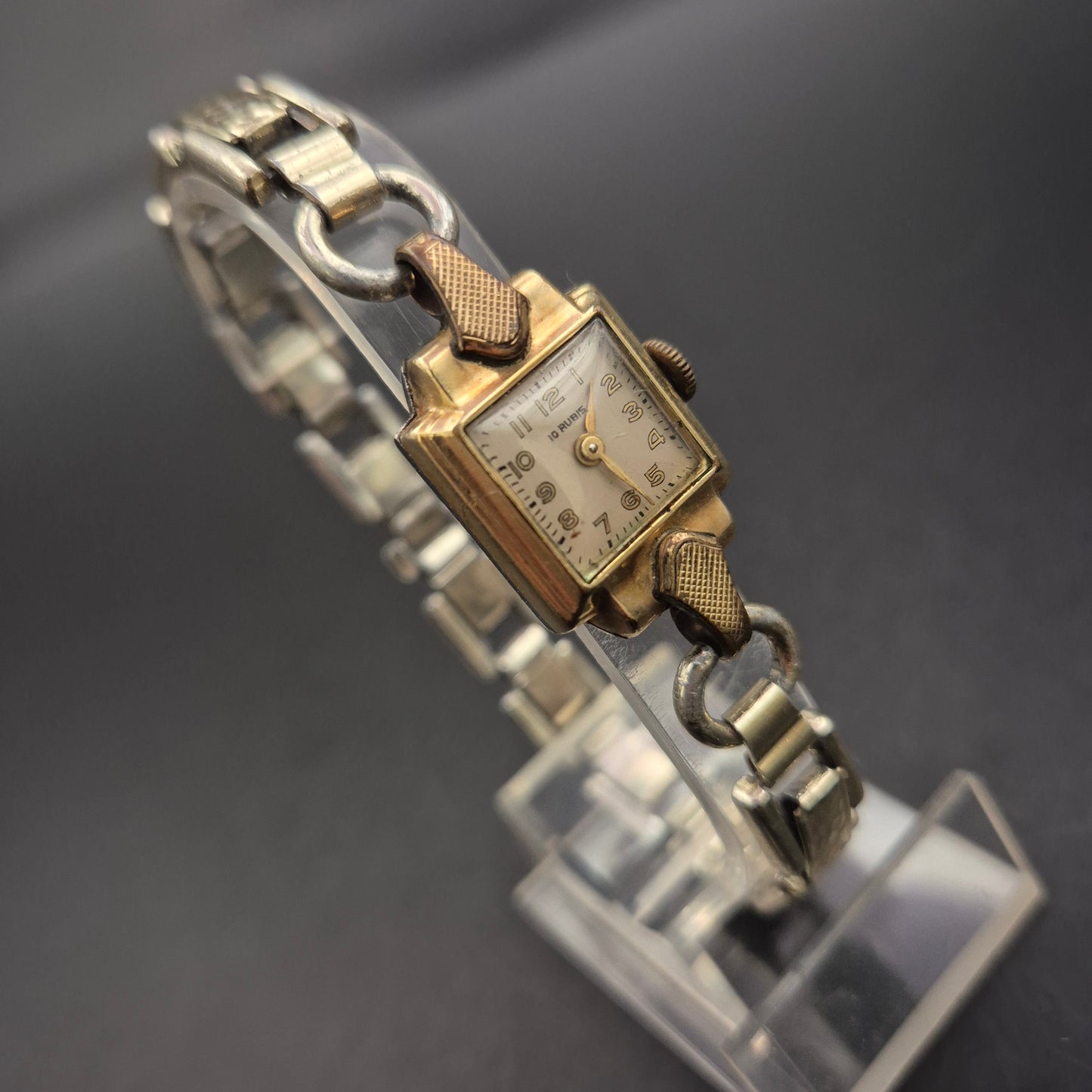 Antike Damen Uhr mit 10 Rubis – Goldton & Rechteckgehäuse