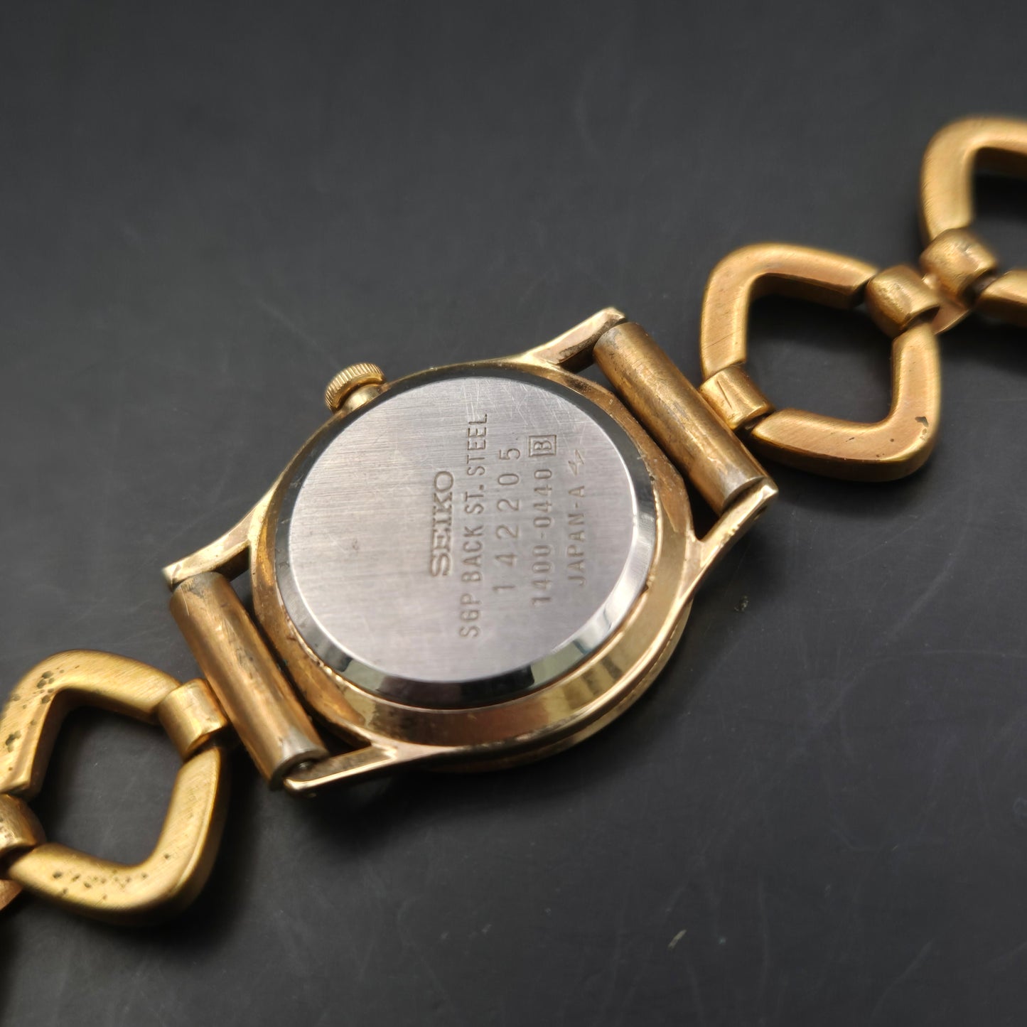 Seiko Damen Uhr – Elegantes Design mit Vergoldetem Gliederarmband