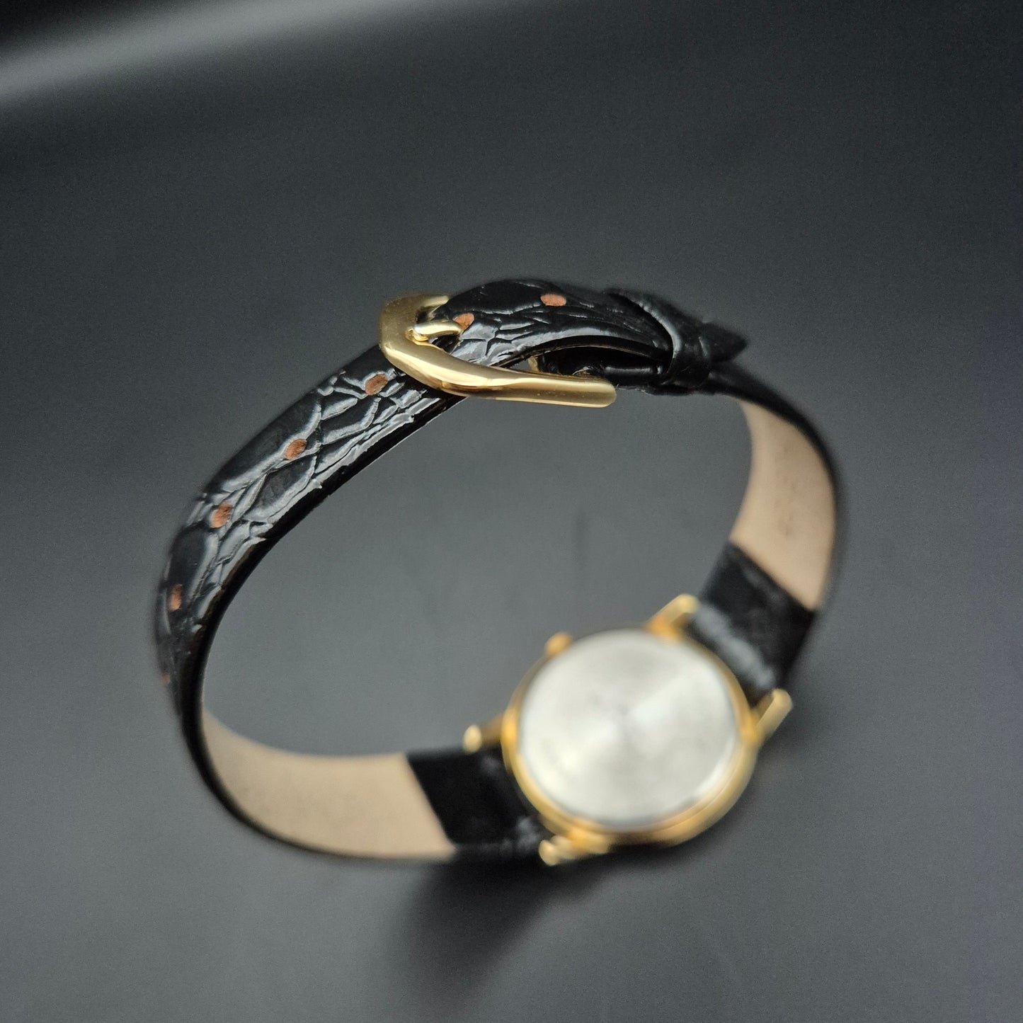 CMI Damen Uhr – Klassisches Design mit goldfarbenem Gehäuse