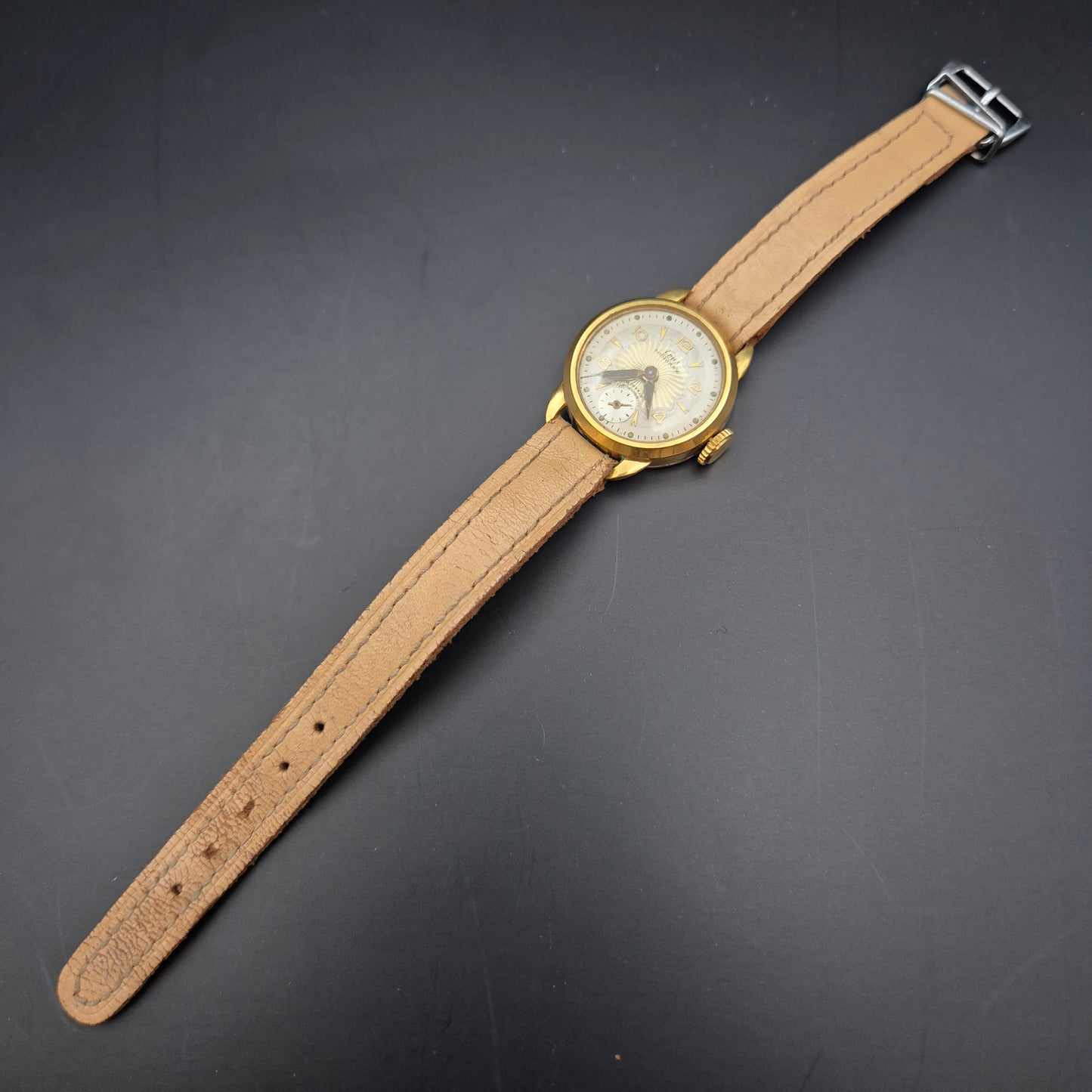 Limes Honorex Damen Uhr – Vintage Handaufzug mit Zierschliff (defekt)