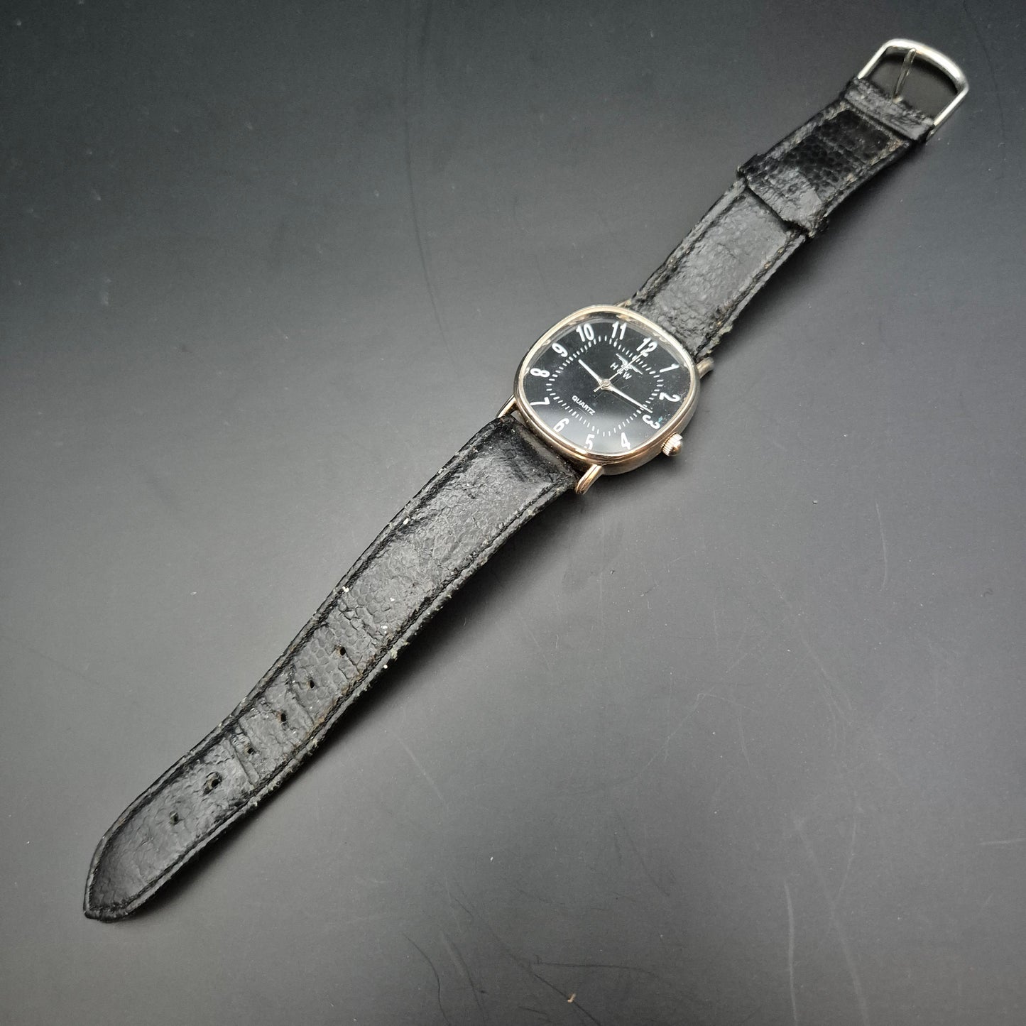 H&W Herren Uhr – Schwarzes Zifferblatt im Retro-Stil