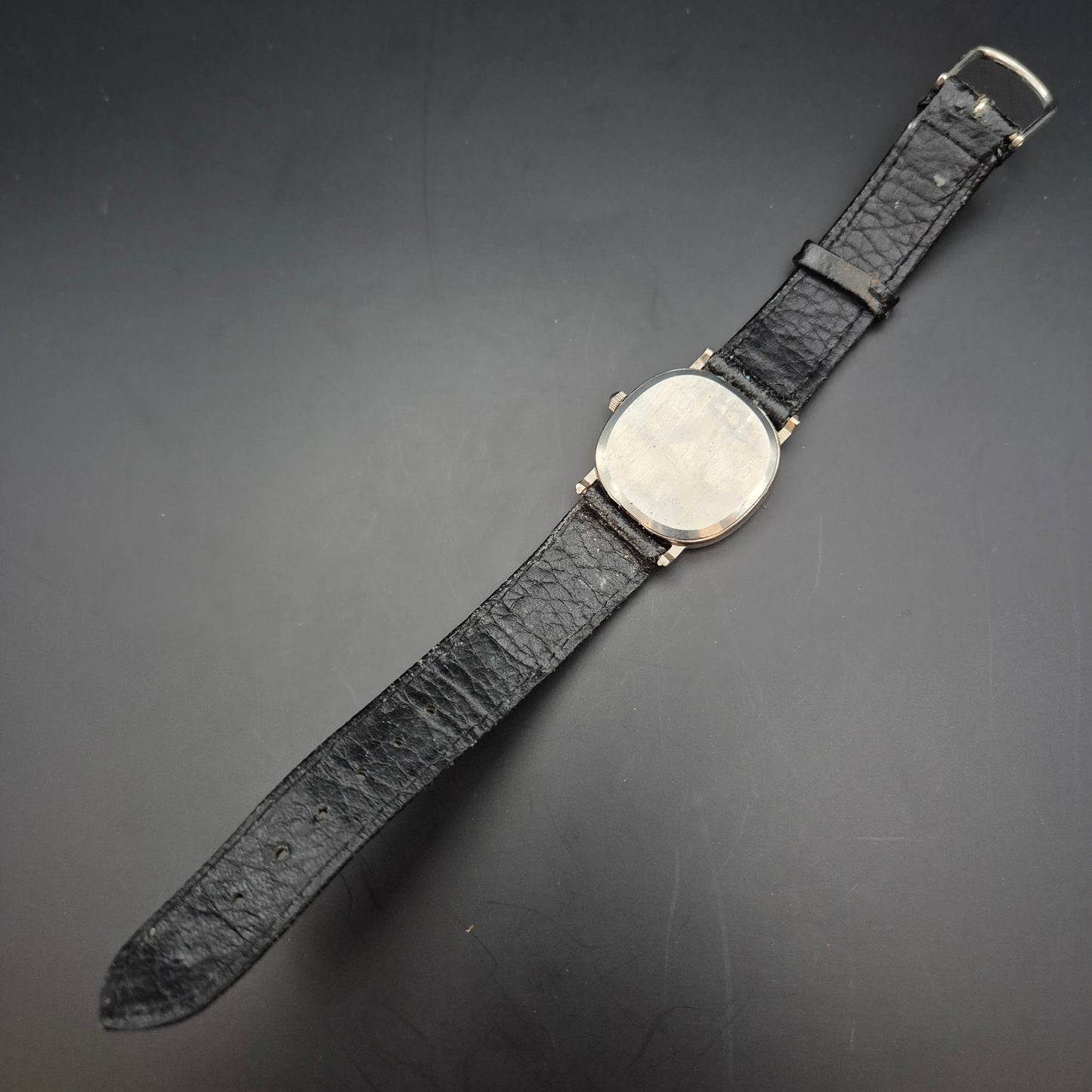 H&W Herren Uhr – Schwarzes Zifferblatt im Retro-Stil