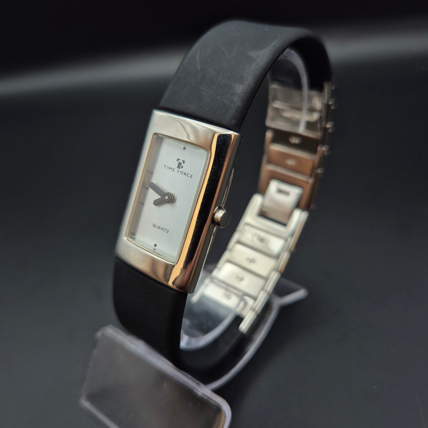 Time Force Unisex Uhr – Rechteckiges Edelstahlgehäuse im Minimal-Design