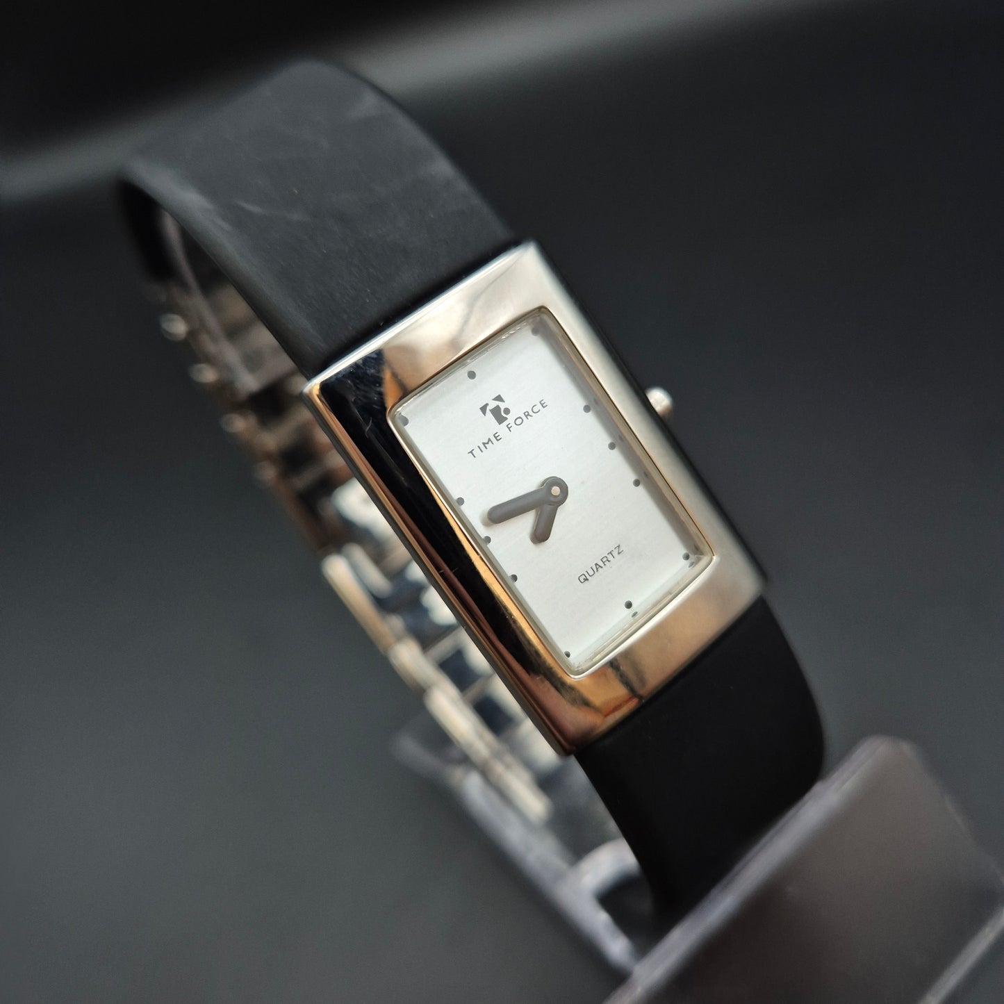 Time Force Unisex Uhr – Rechteckiges Edelstahlgehäuse im Minimal-Design