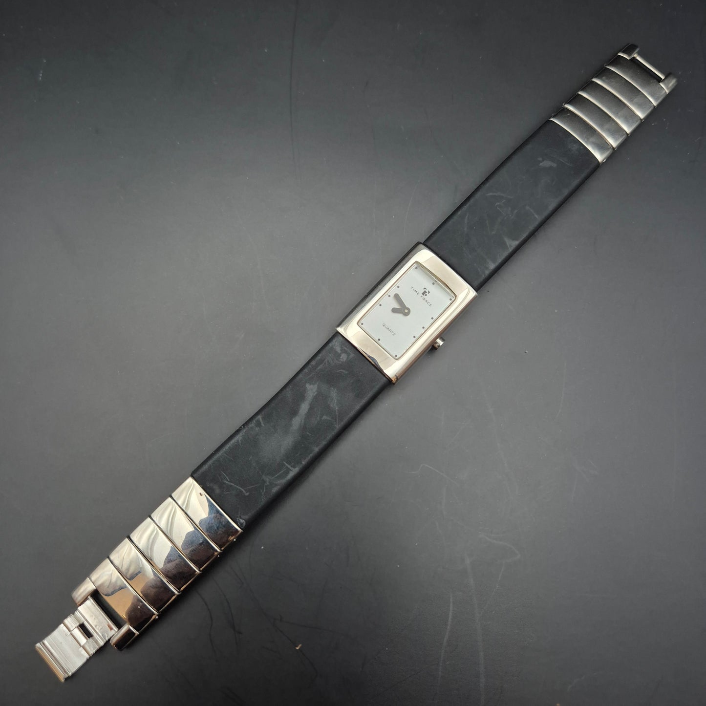 Time Force Unisex Uhr – Rechteckiges Edelstahlgehäuse im Minimal-Design