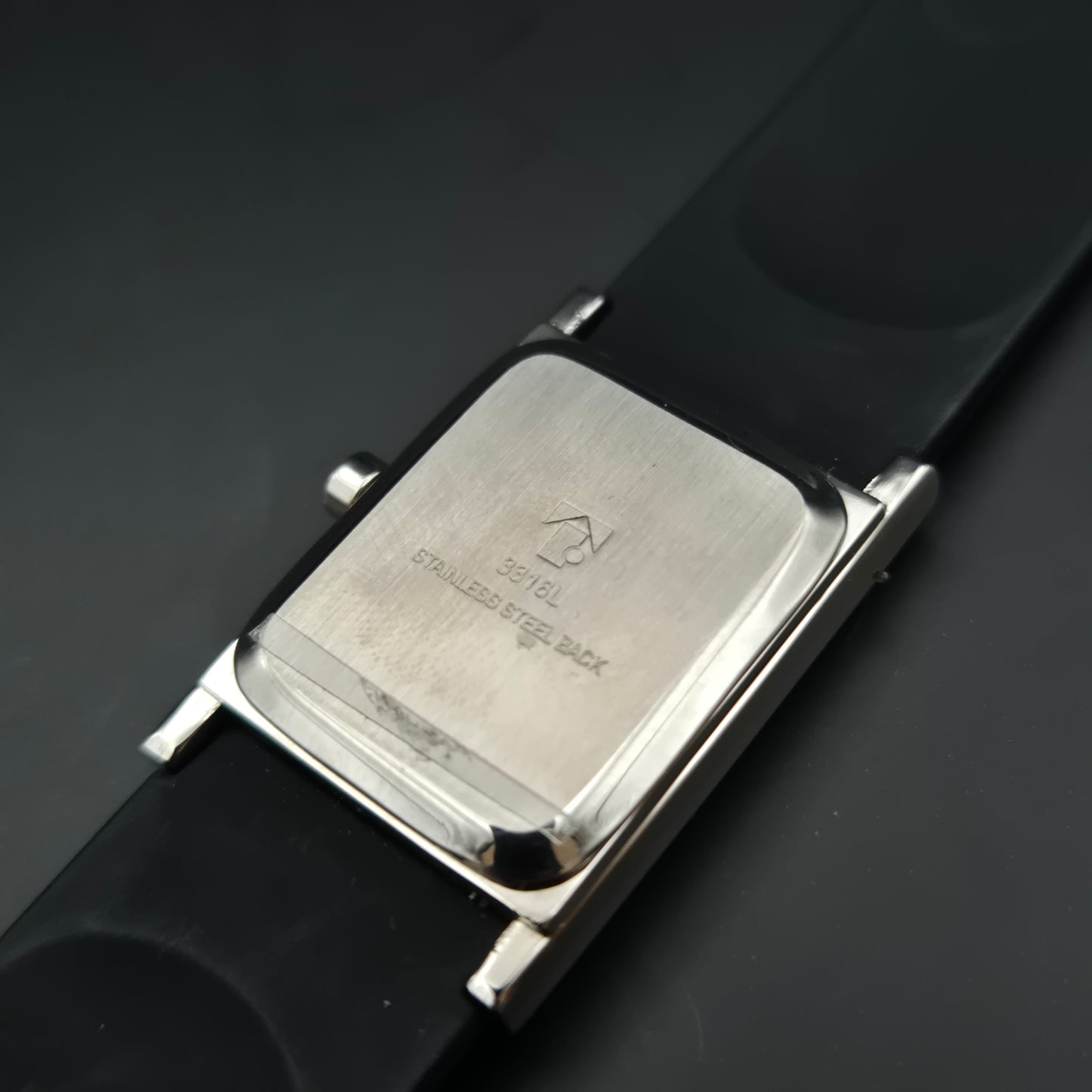 Time Force Unisex Uhr – Rechteckiges Edelstahlgehäuse im Minimal-Design