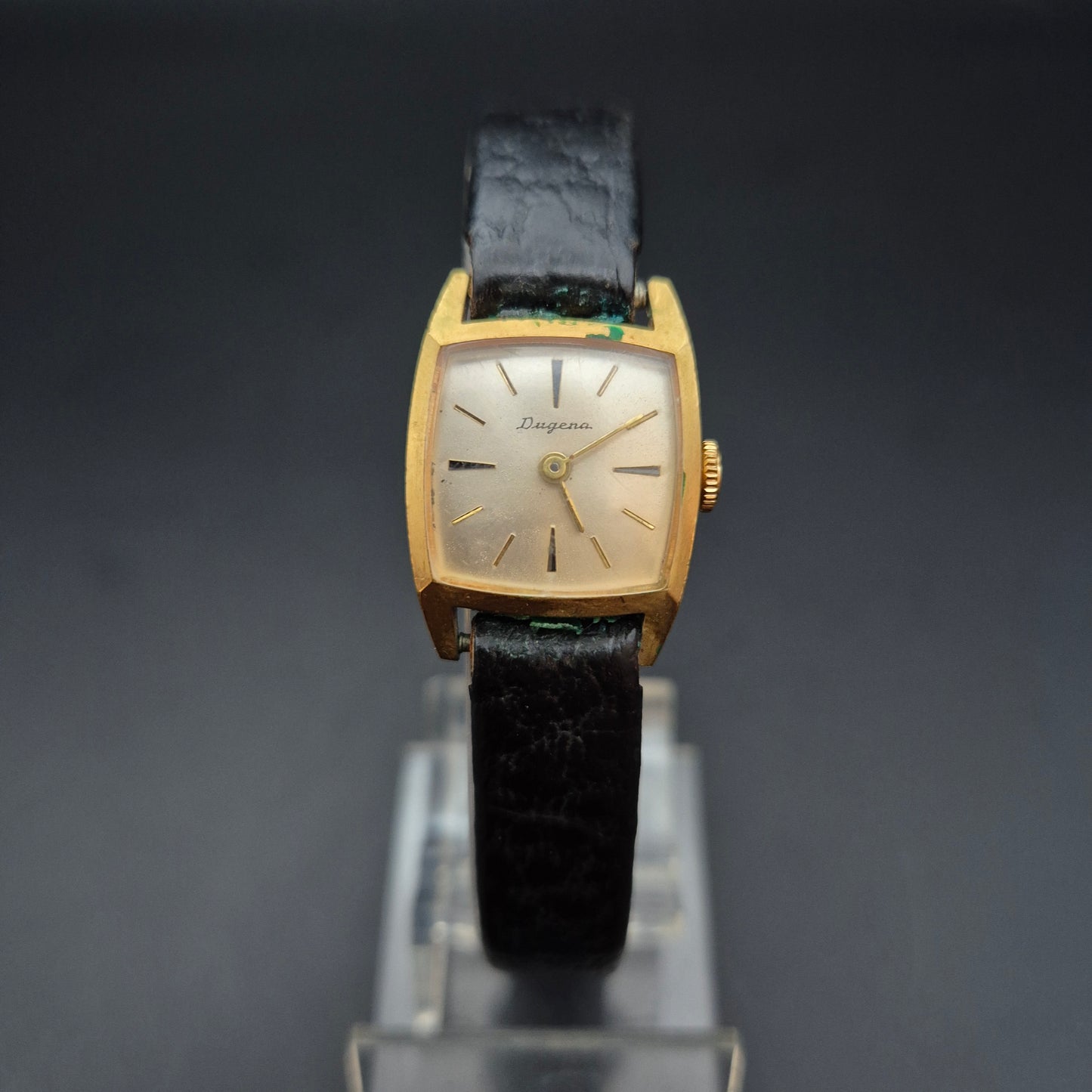 Vintage Dugena Damenarmbanduhr – Goldfarbenes Gehäuse mit Lederarmband