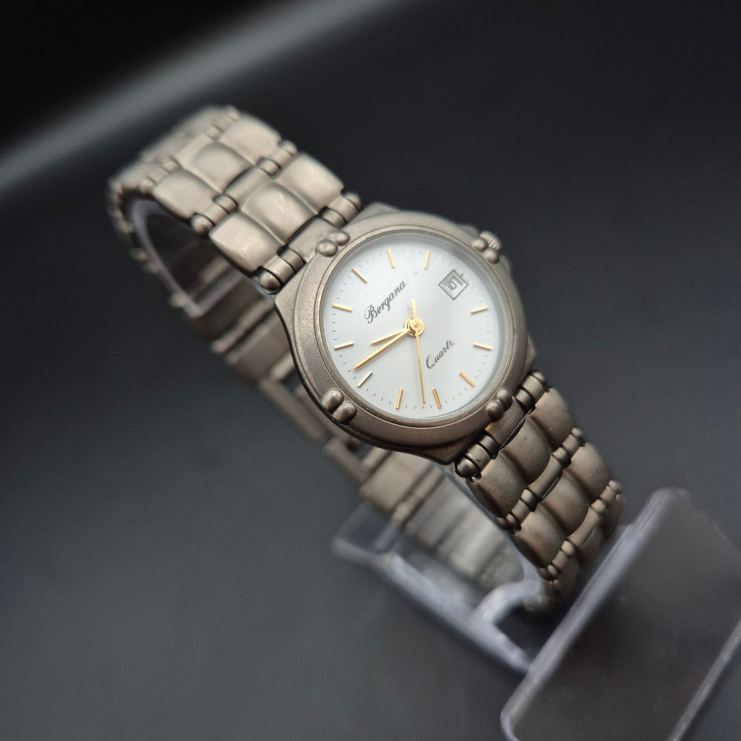 Bergana Damen Uhr Titan – Elegantes Design mit Datumsanzeige