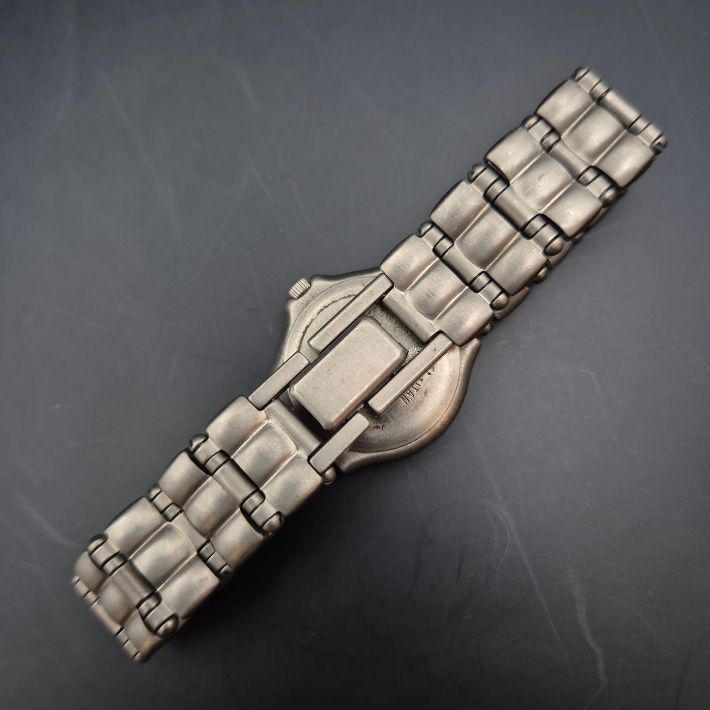 Bergana Damen Uhr Titan – Elegantes Design mit Datumsanzeige