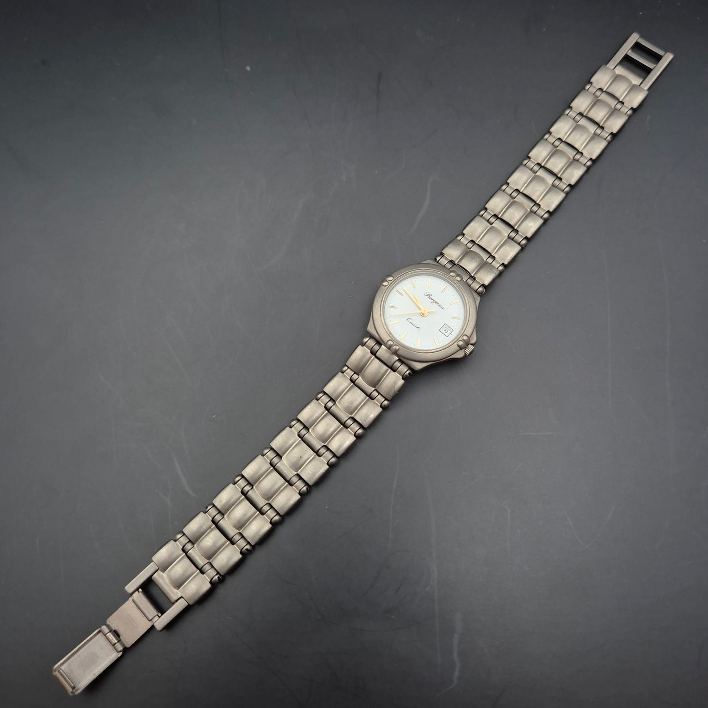 Bergana Damen Uhr Titan – Elegantes Design mit Datumsanzeige