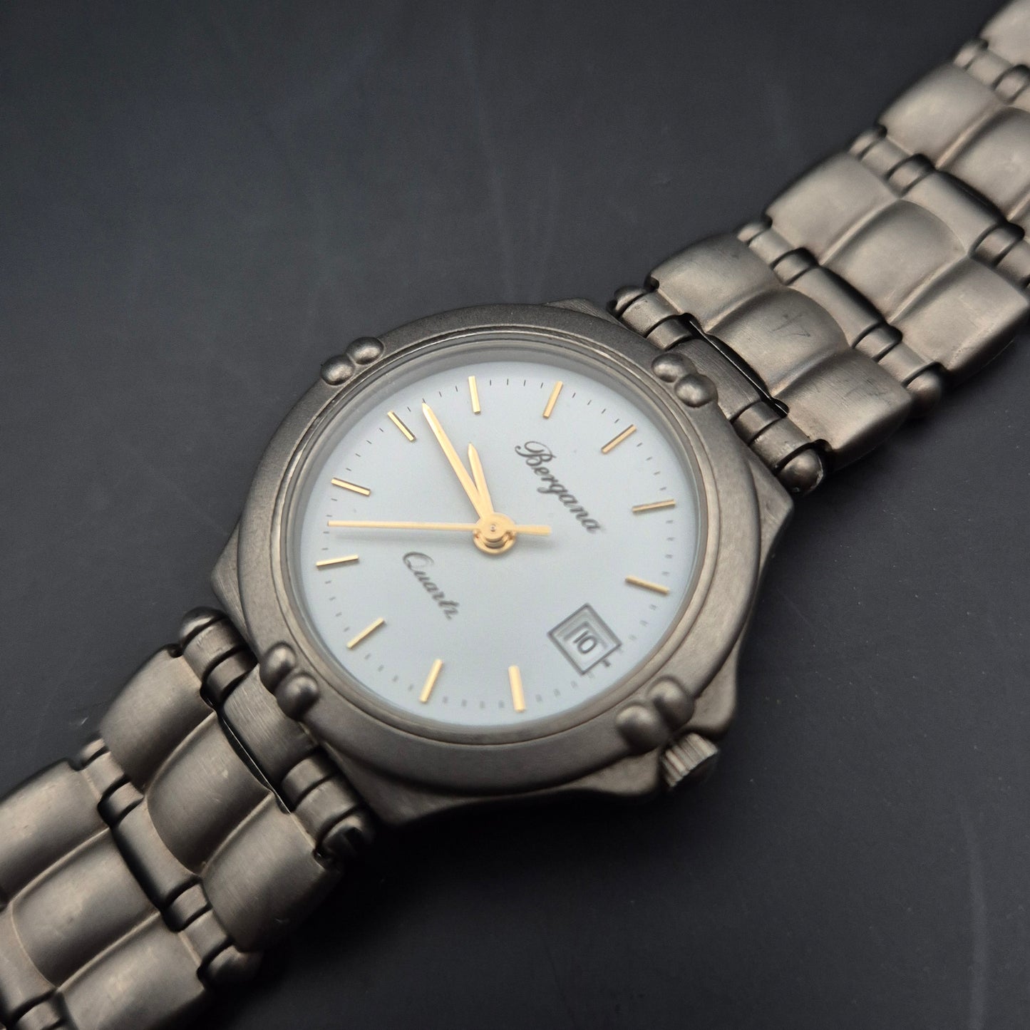 Bergana Damen Uhr Titan – Elegantes Design mit Datumsanzeige