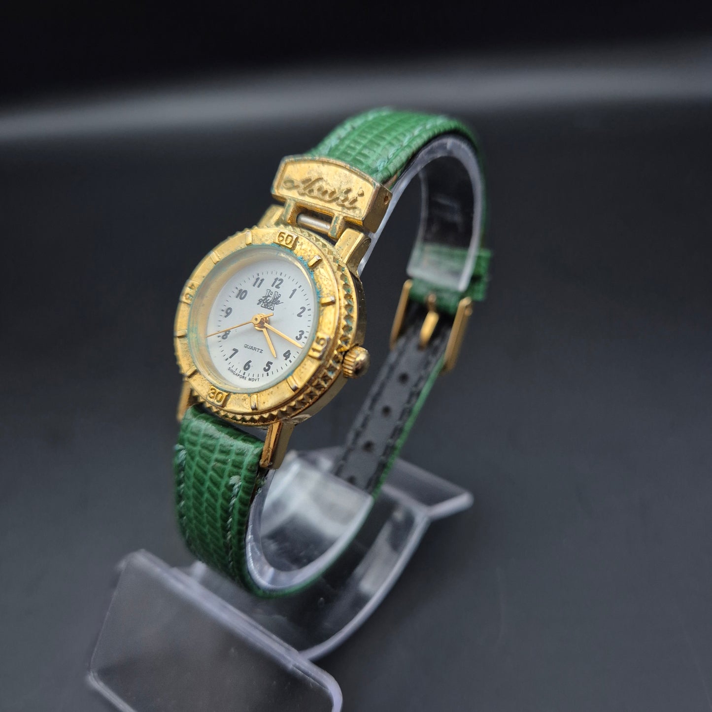 Lipsi Damen Uhr – Vergoldetes Gehäuse mit grünem Lederarmband