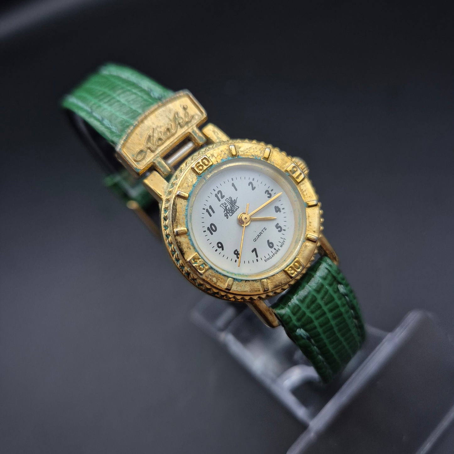 Lipsi Damen Uhr – Vergoldetes Gehäuse mit grünem Lederarmband