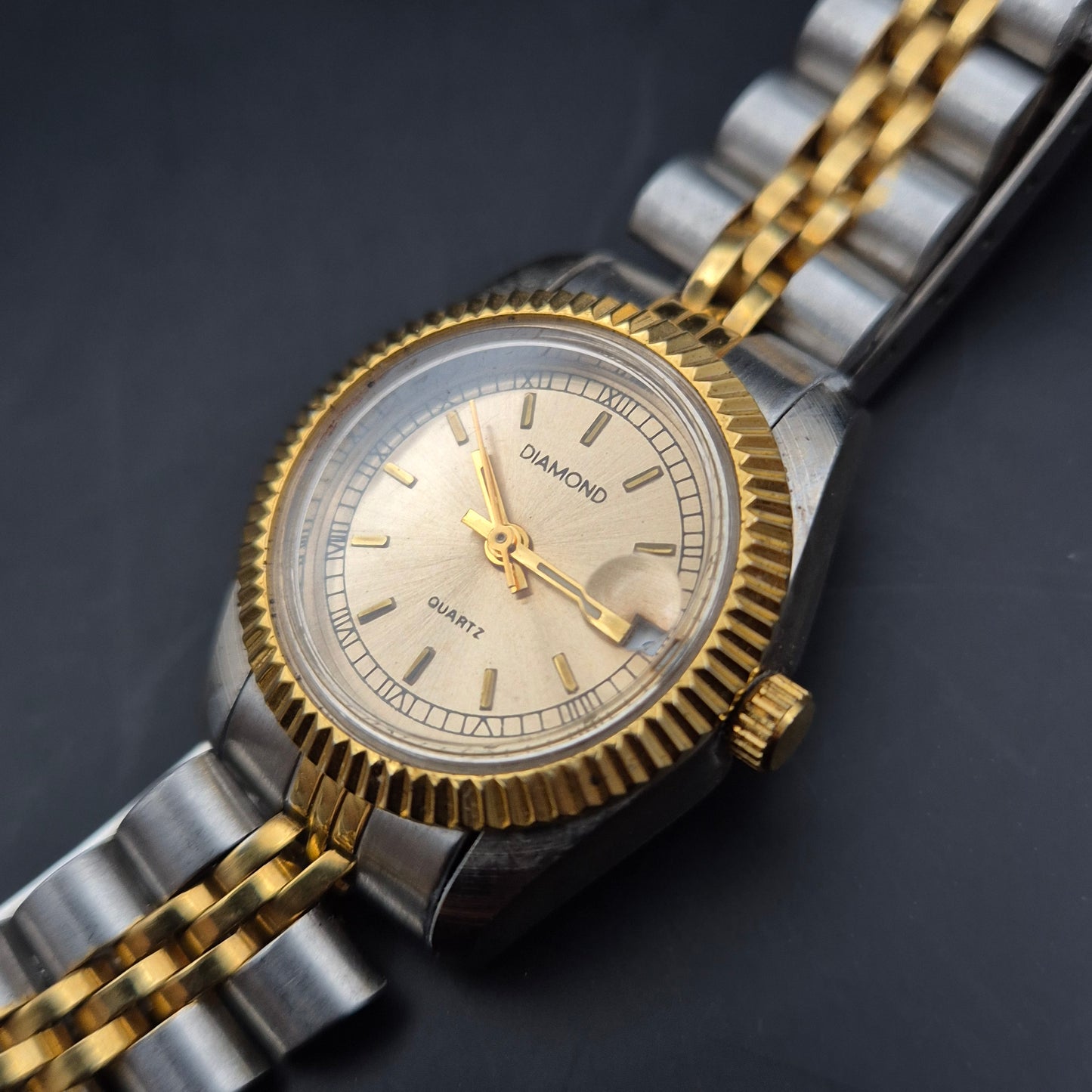 Diamond Damen Uhr – Zweifarbiges Design mit Datumsanzeige