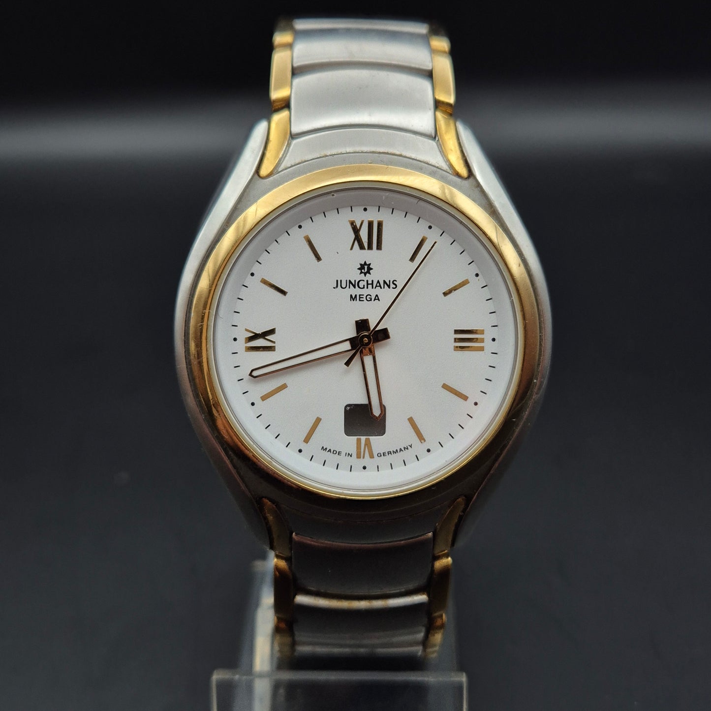 Junghans Mega Herren Uhr – Funkgesteuert mit Zweiton-Design