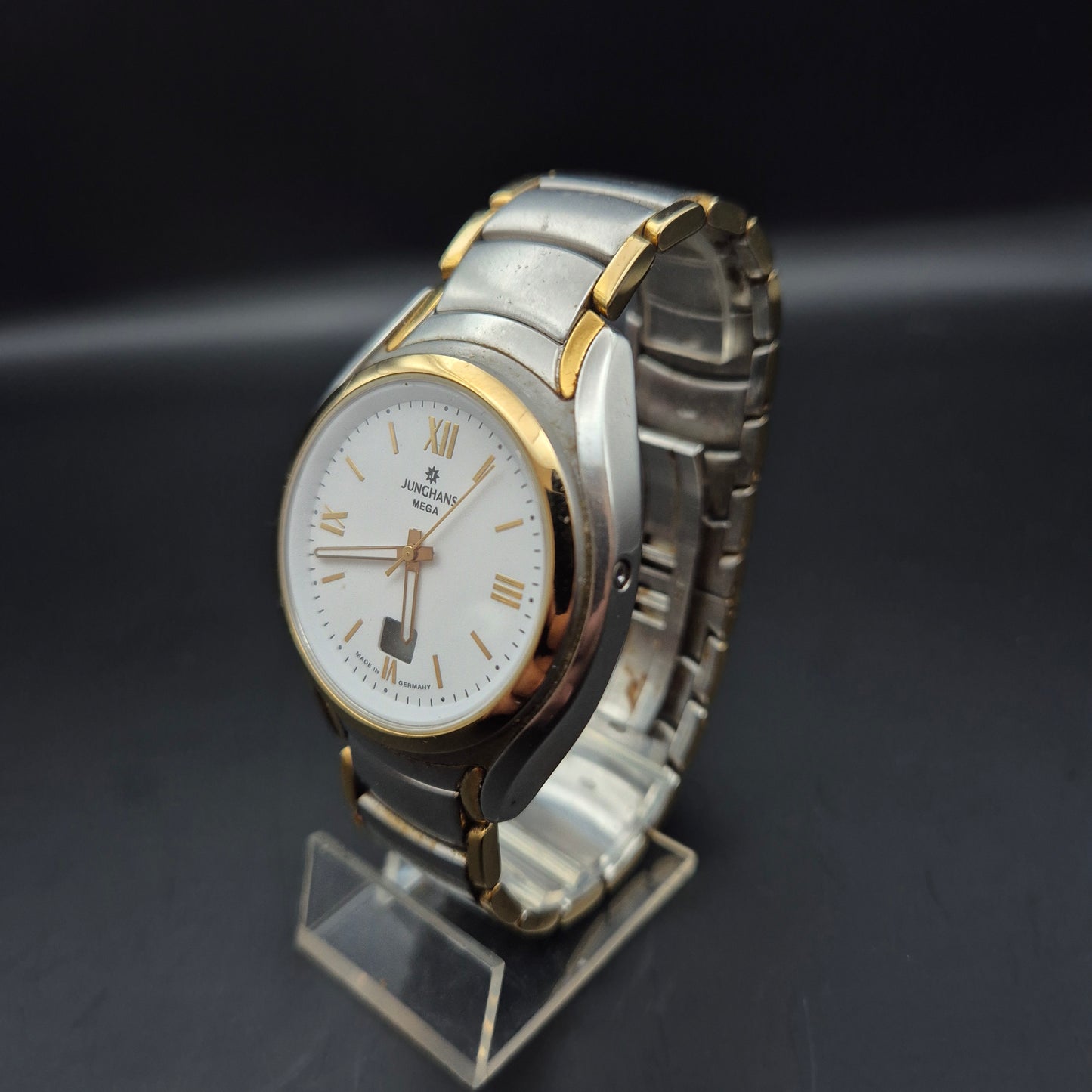 Junghans Mega Herren Uhr – Funkgesteuert mit Zweiton-Design