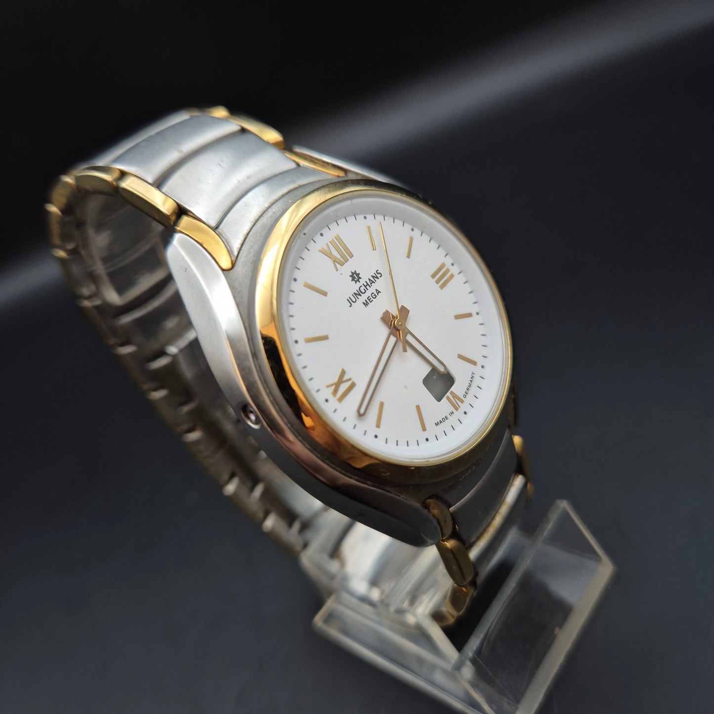 Junghans Mega Herren Uhr – Funkgesteuert mit Zweiton-Design