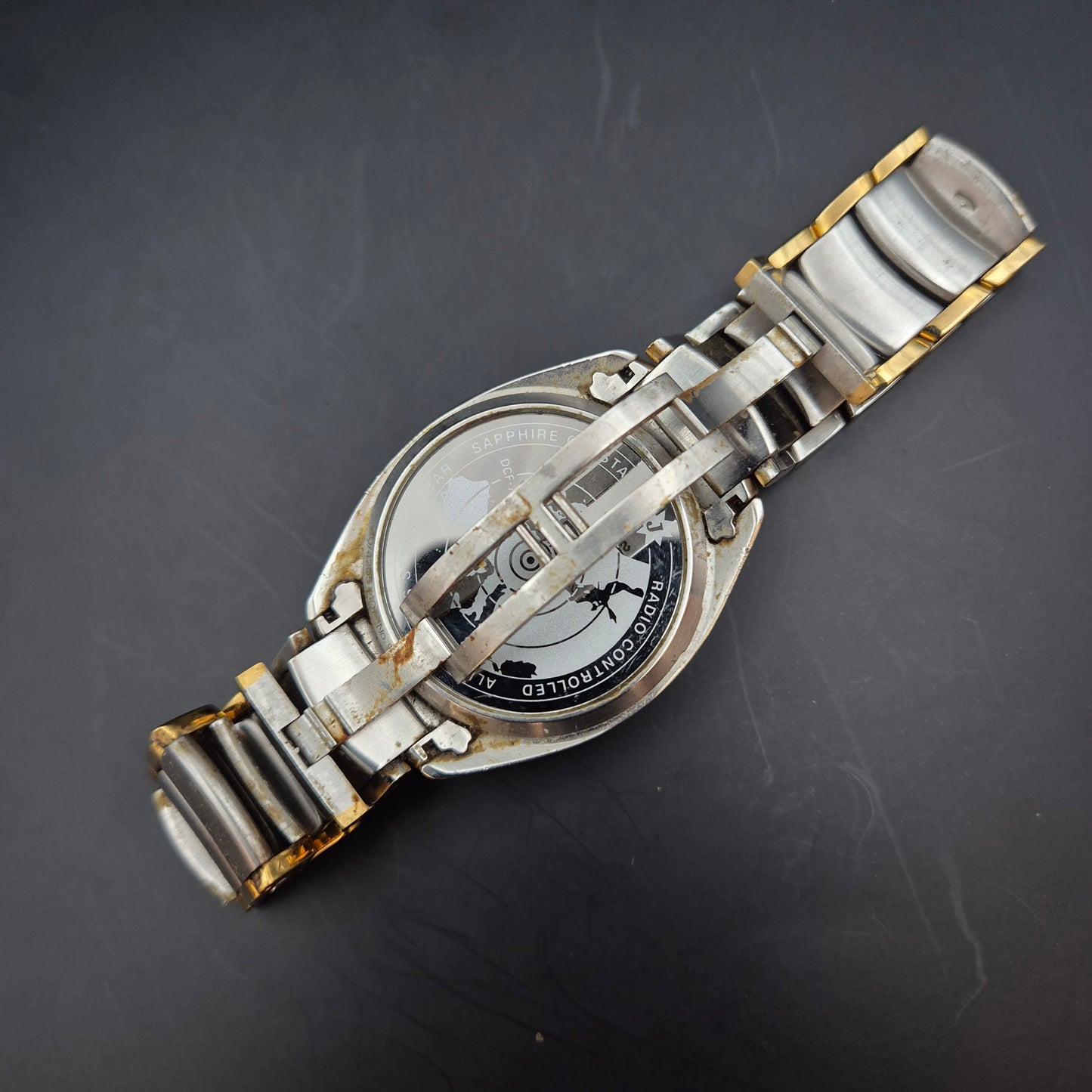 Junghans Mega Herren Uhr – Funkgesteuert mit Zweiton-Design