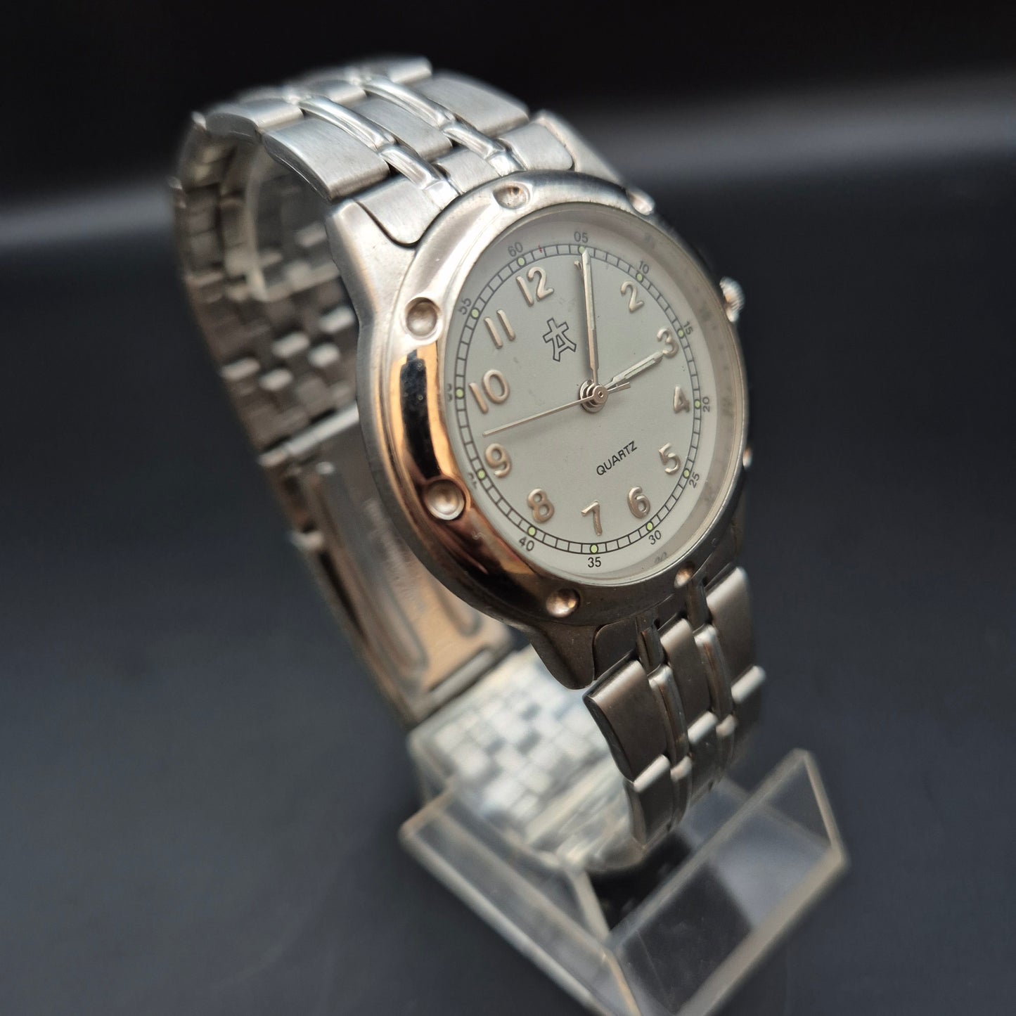 Robuste Herren Uhr – Sportliches Design mit Edelstahlarmband