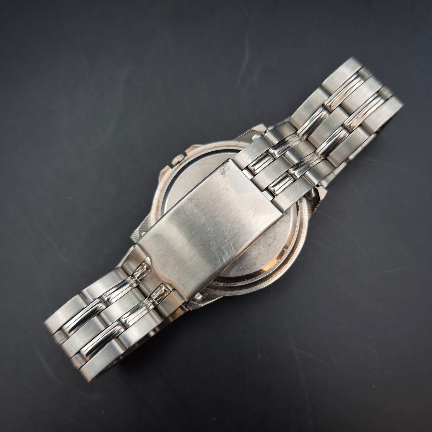 Robuste Herren Uhr – Sportliches Design mit Edelstahlarmband