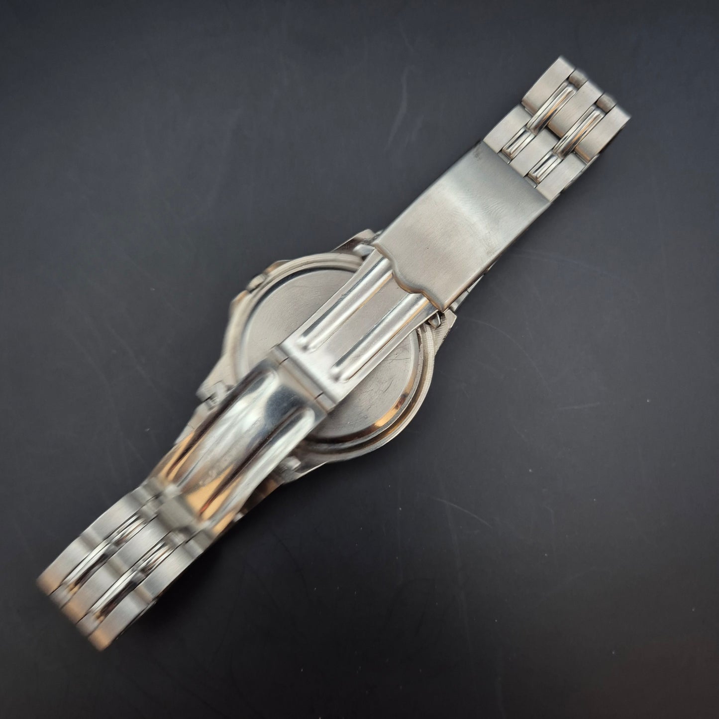 Robuste Herren Uhr – Sportliches Design mit Edelstahlarmband