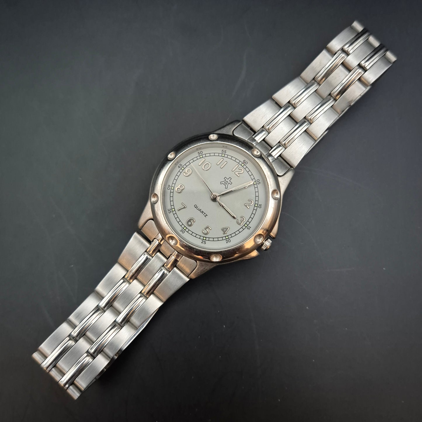 Robuste Herren Uhr – Sportliches Design mit Edelstahlarmband