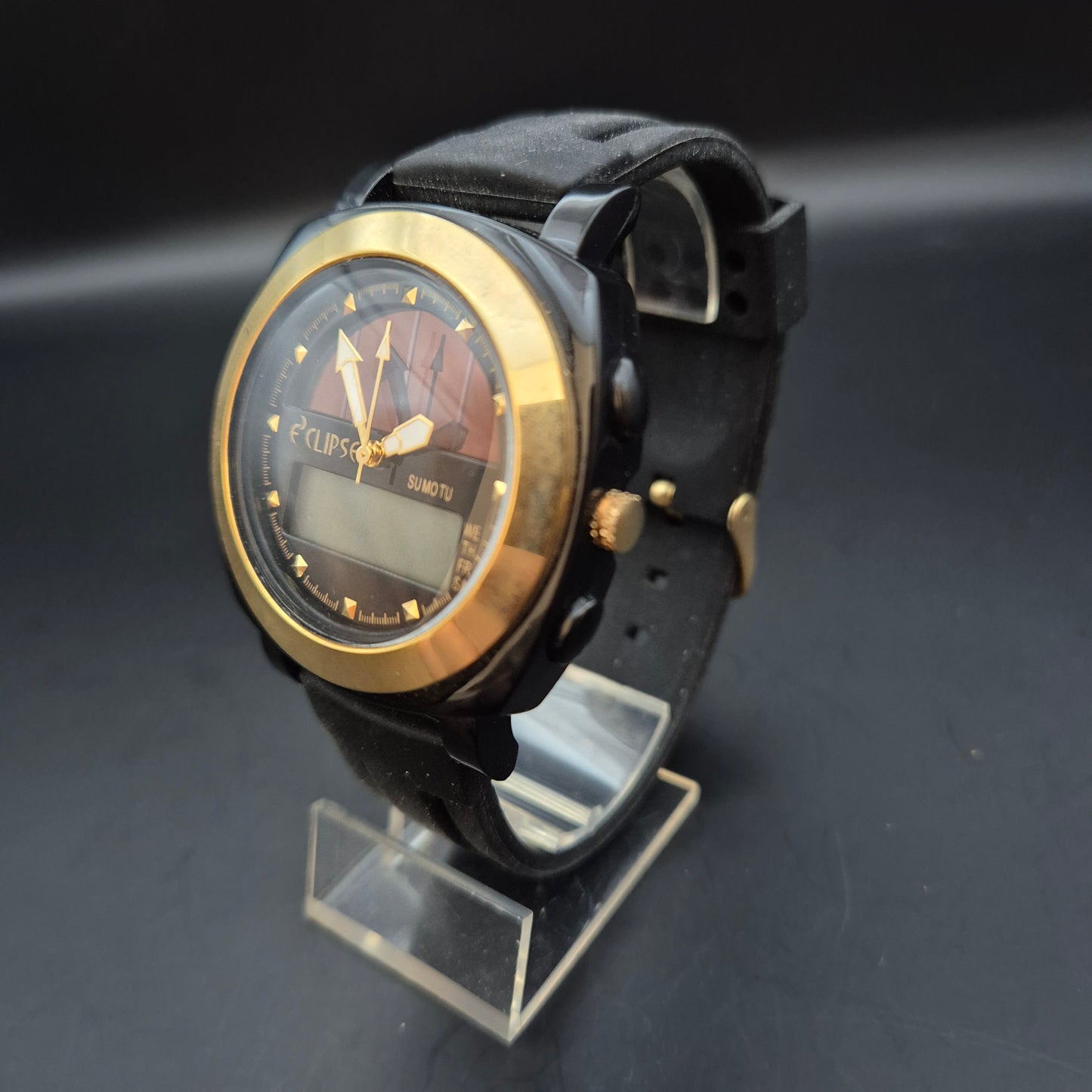 Sportliche Eclipse Sumotu Uhr – Analog-Digital mit Goldakzenten