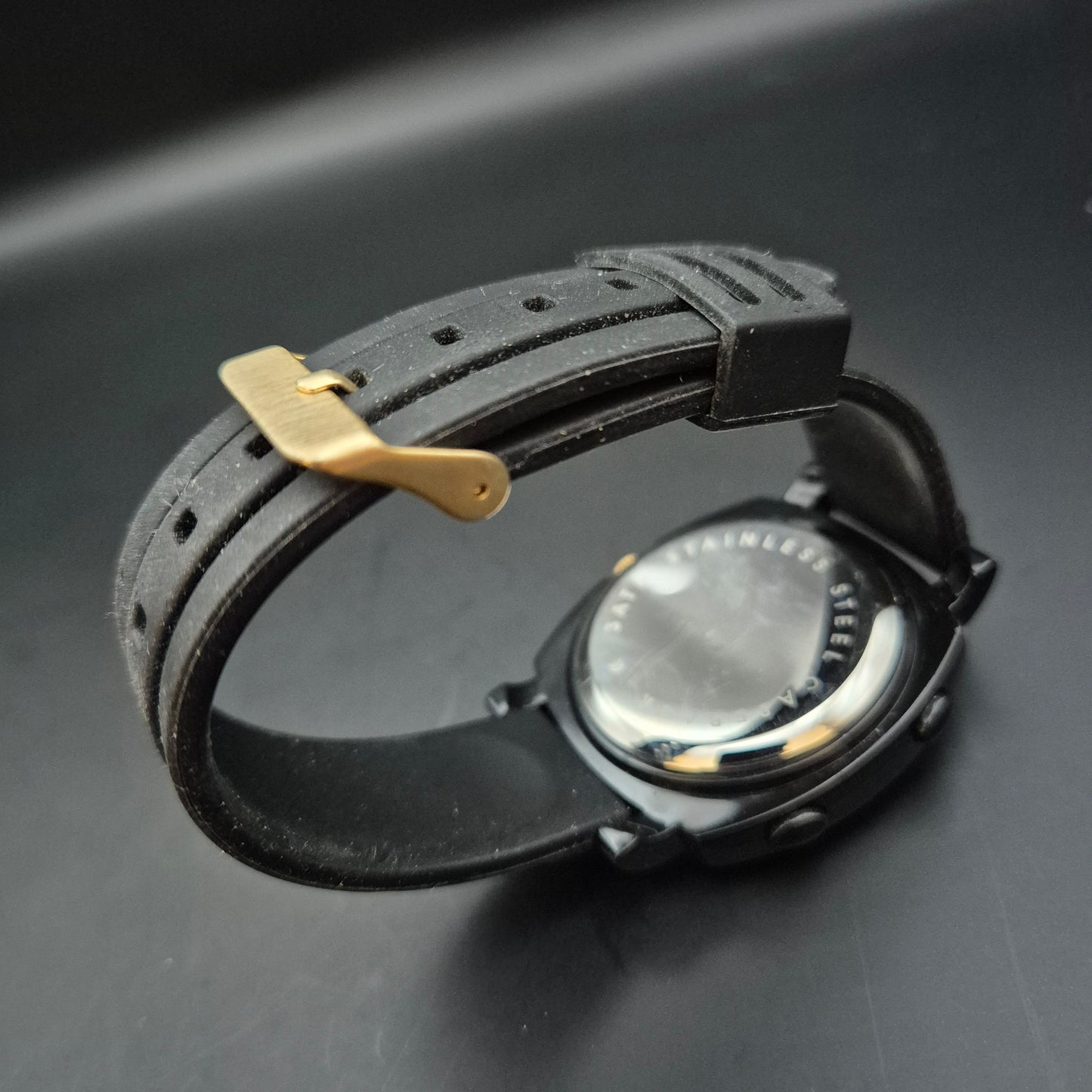 Sportliche Eclipse Sumotu Uhr – Analog-Digital mit Goldakzenten