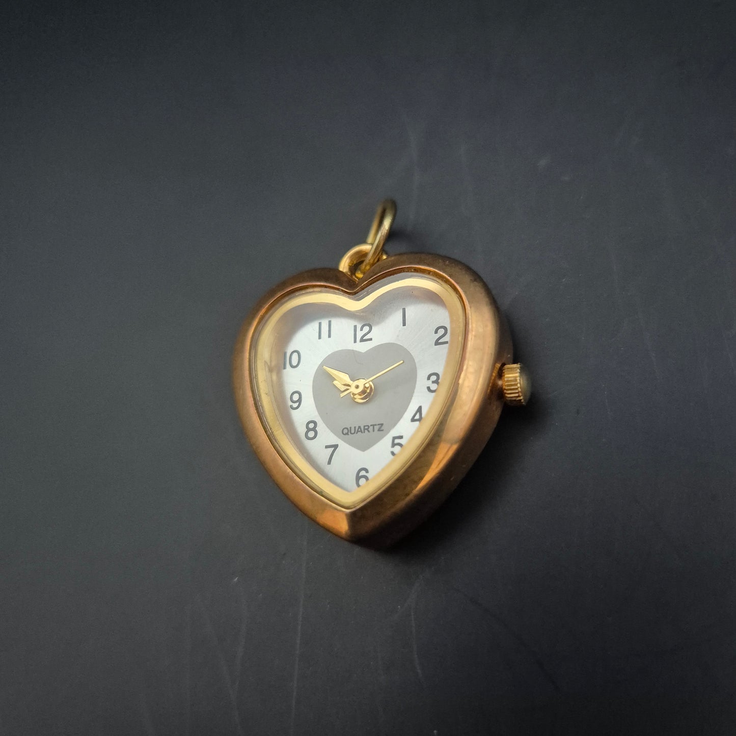 Charmante Herz-Anhänger Uhr – Goldfarben mit Quarzwerk