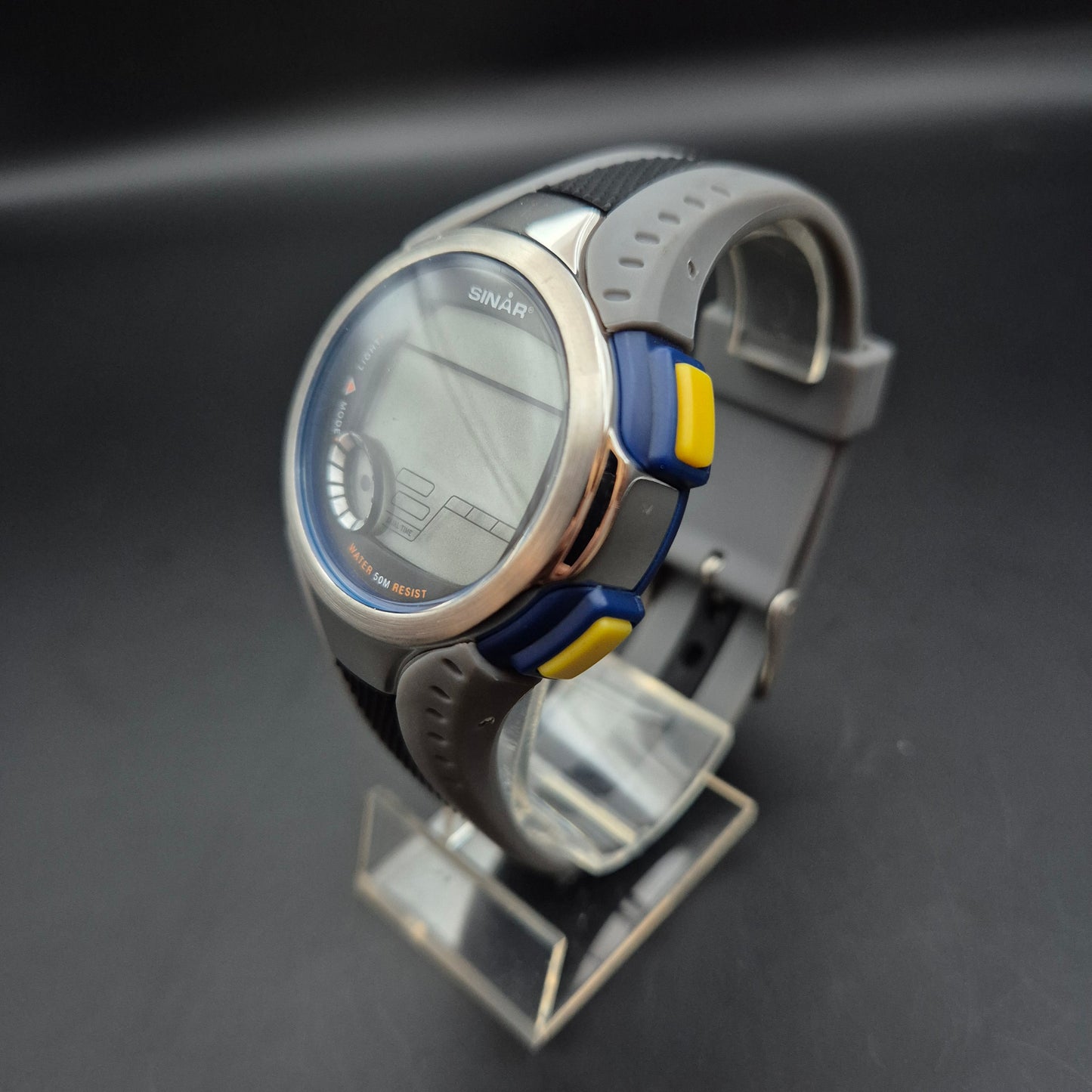 Robuste SINAR Digital Uhr – Sportlich & Wasserdicht (5 BAR)