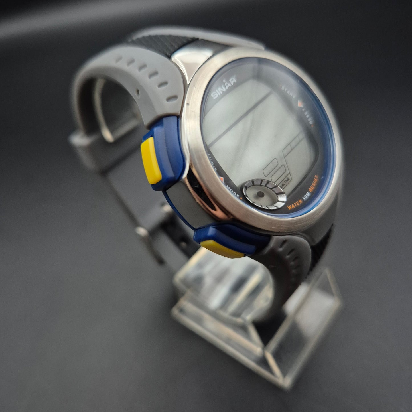 Robuste SINAR Digital Uhr – Sportlich & Wasserdicht (5 BAR)