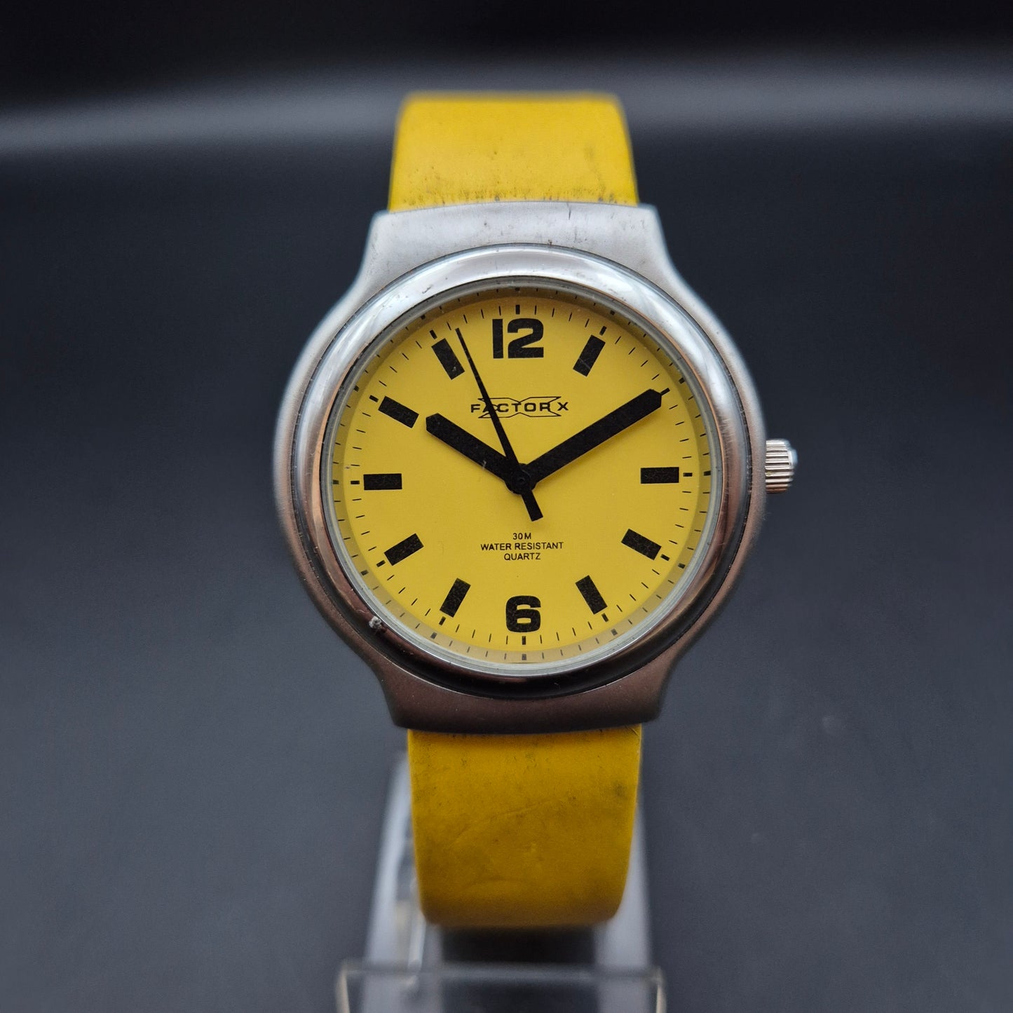 Auffällige Factor X Unisex Uhr – Gelbes Design, 30M Water Resistant