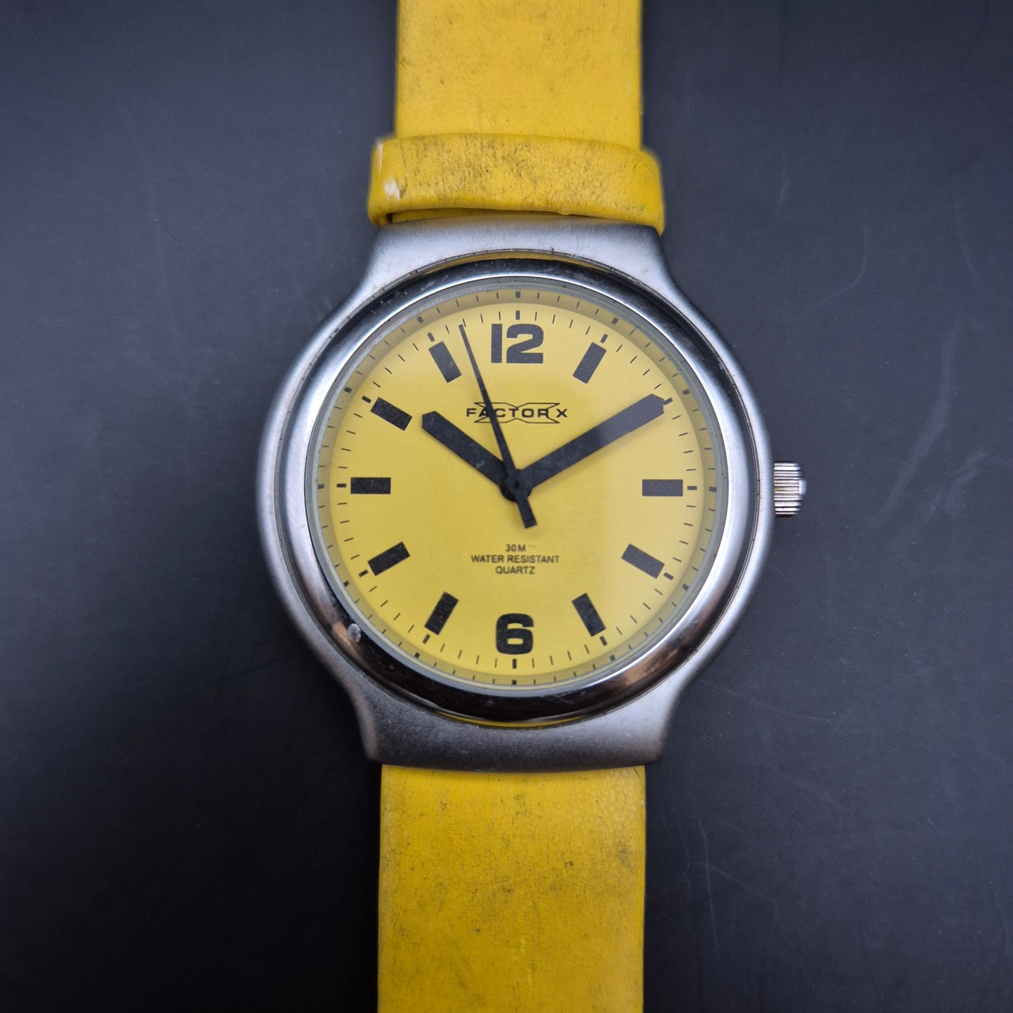 Auffällige Factor X Unisex Uhr – Gelbes Design, 30M Water Resistant