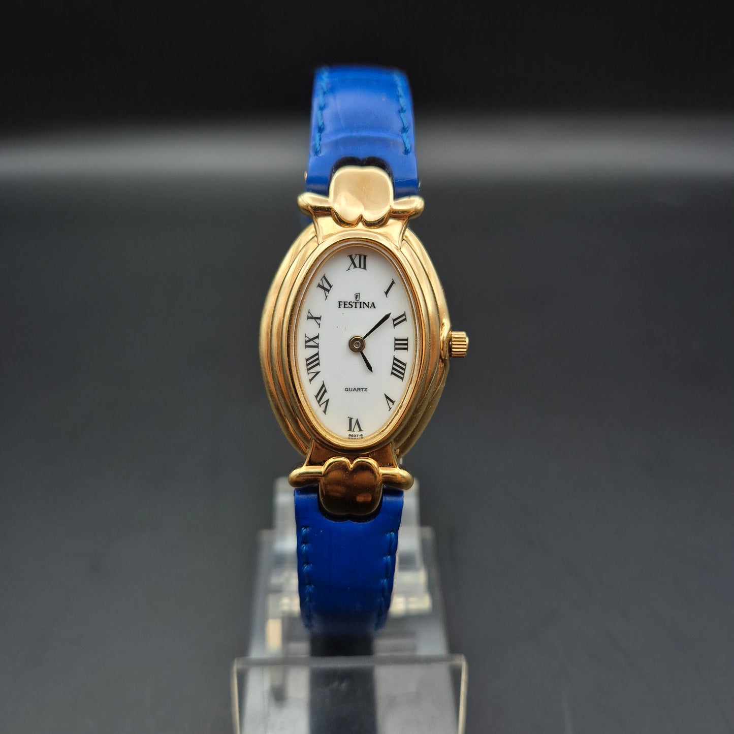 Elegante Festina Damen Uhr – Gold & Blau mit ovalem Gehäuse