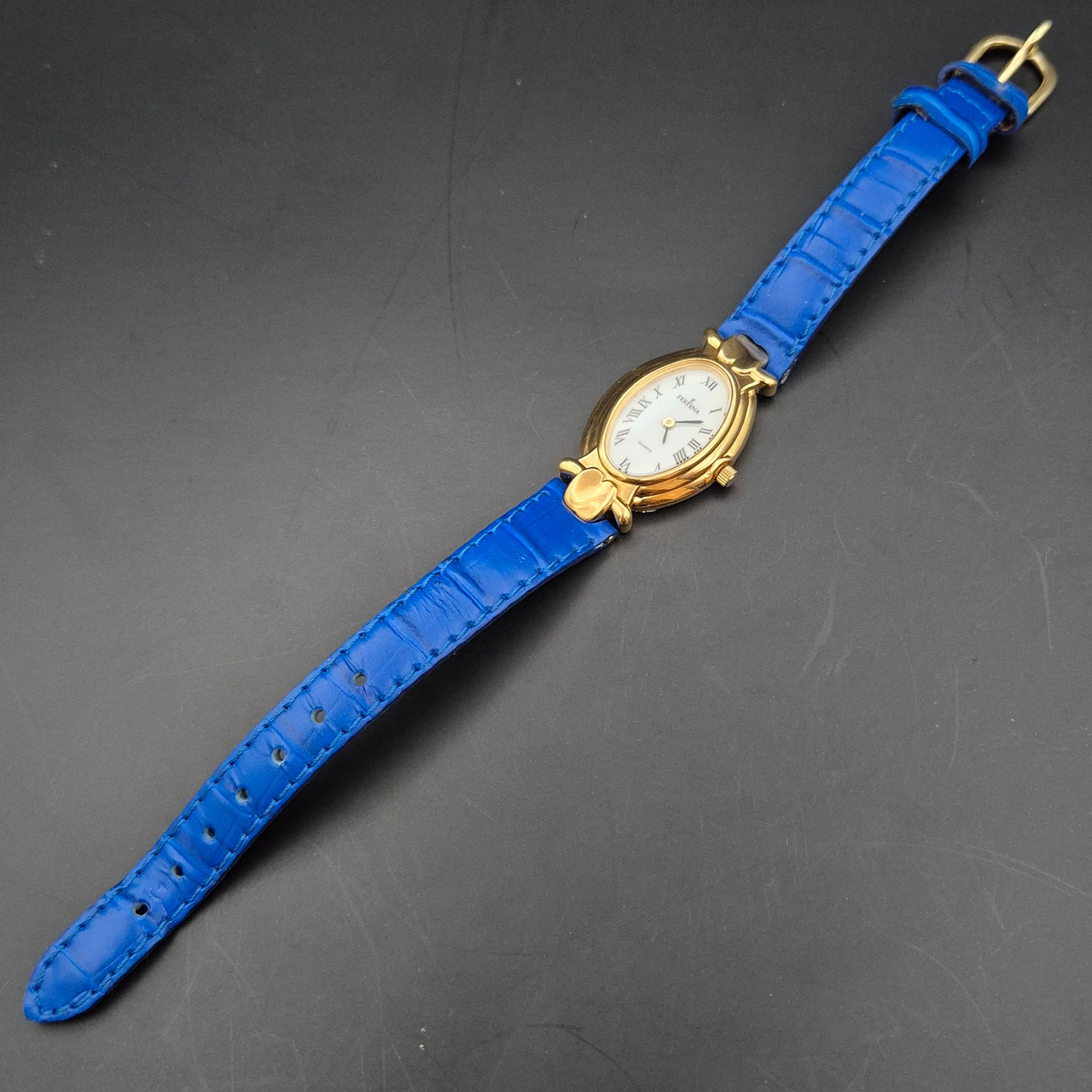 Elegante Festina Damen Uhr – Gold & Blau mit ovalem Gehäuse