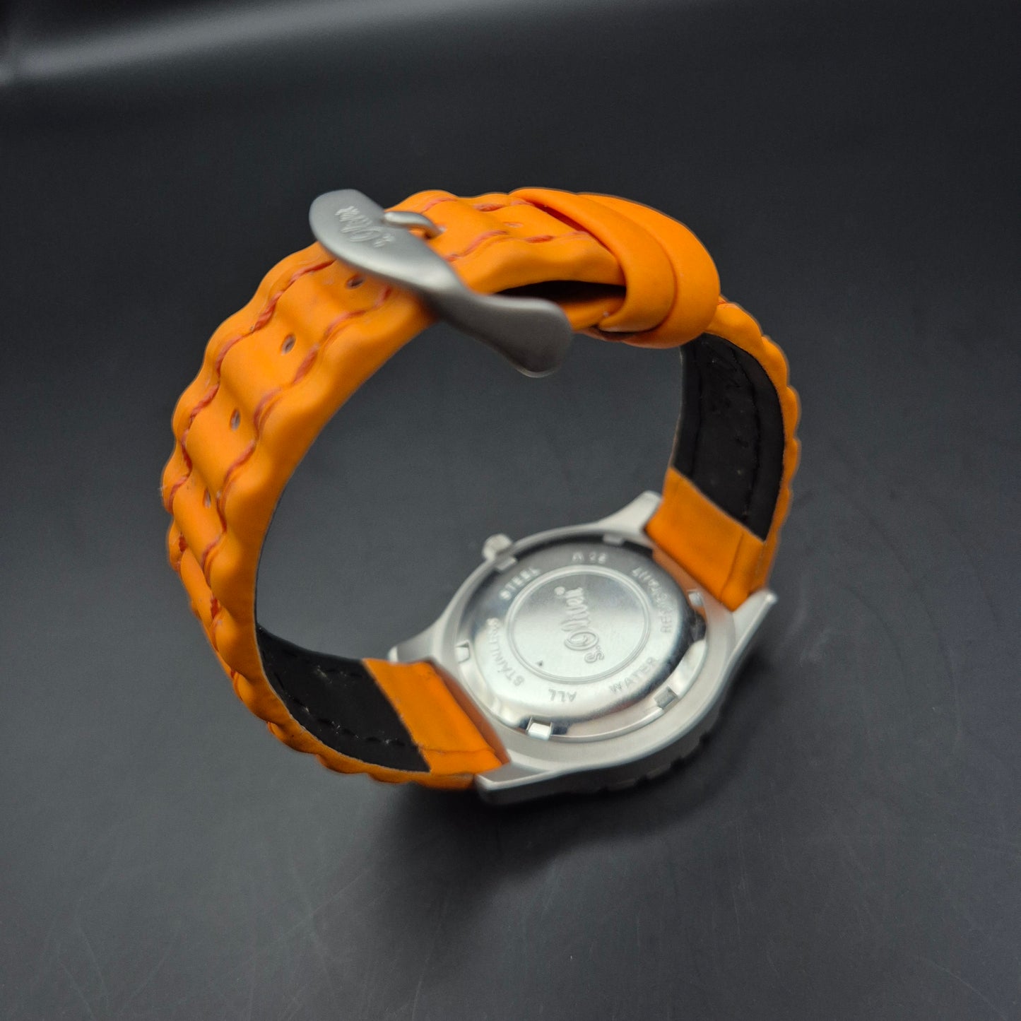 Sportliche S. Oliver Unisex Uhr – Orange & Weiß mit Datum